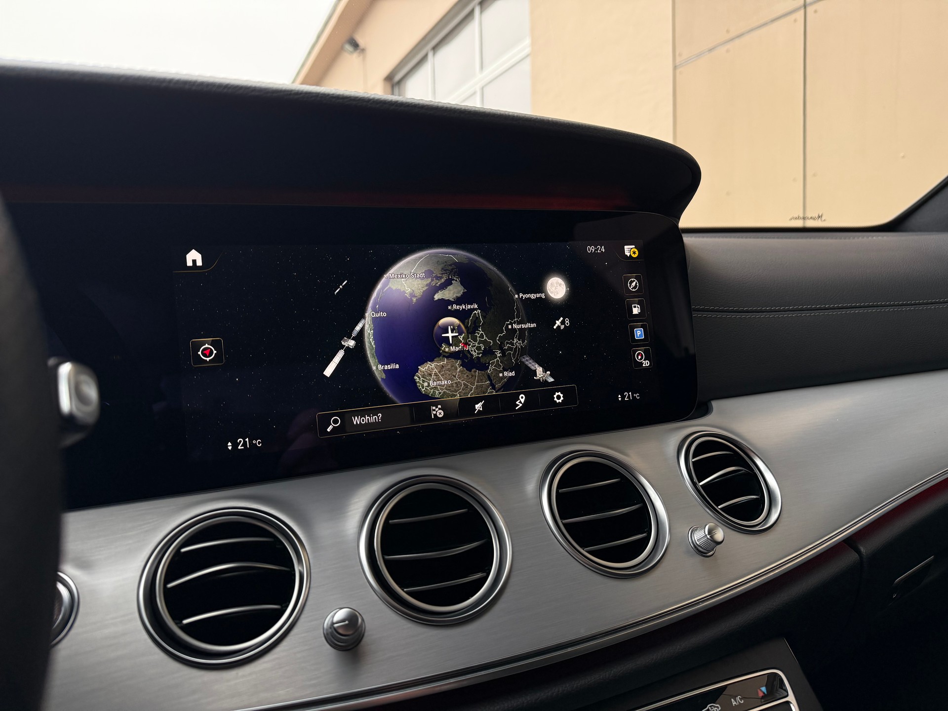 MERCEDES-BENZ E 220 d 4Matic AMG Line 9G-Tronic-image-18