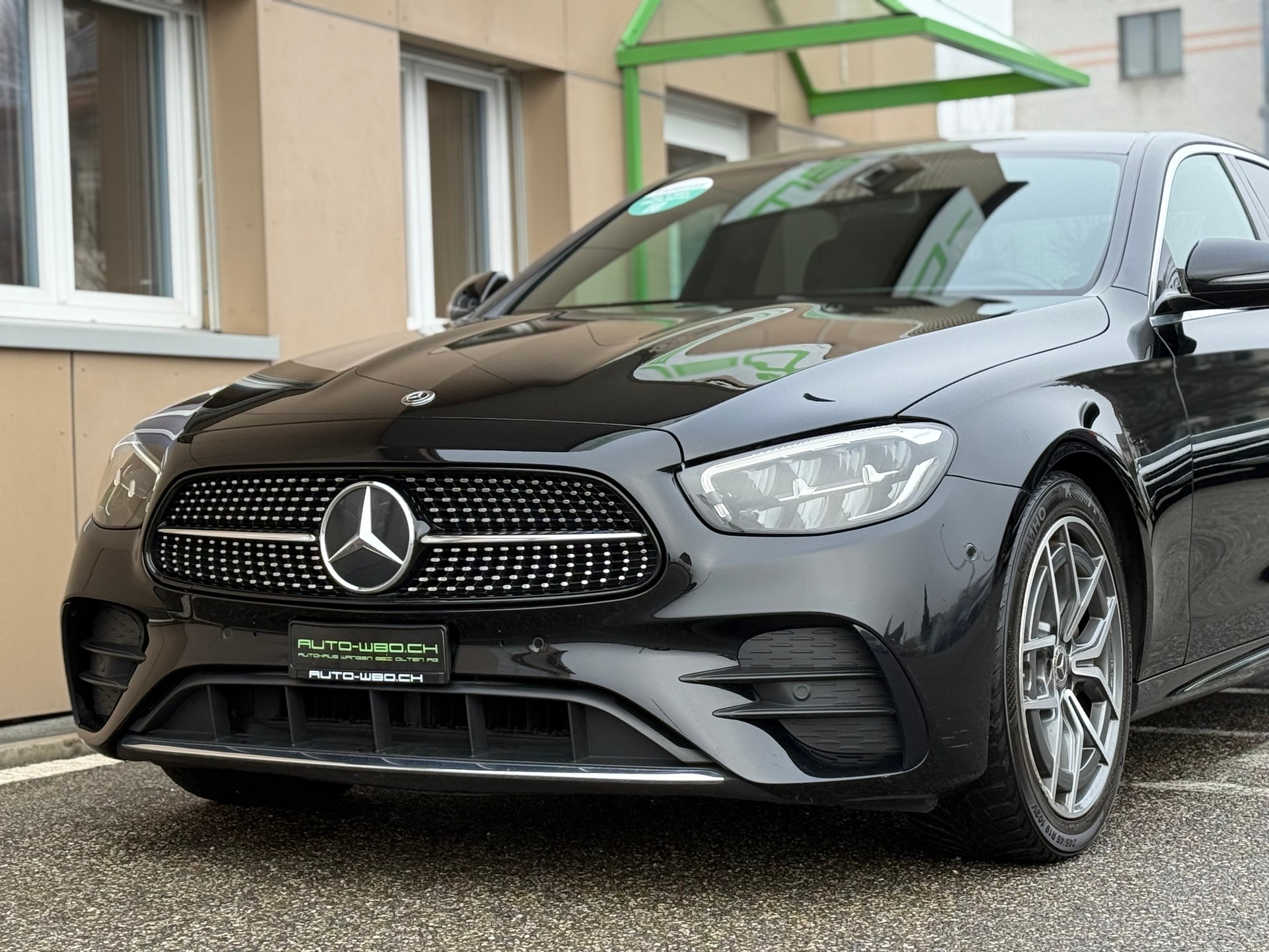 MERCEDES-BENZ E 220 d 4Matic AMG Line 9G-Tronic-image-10