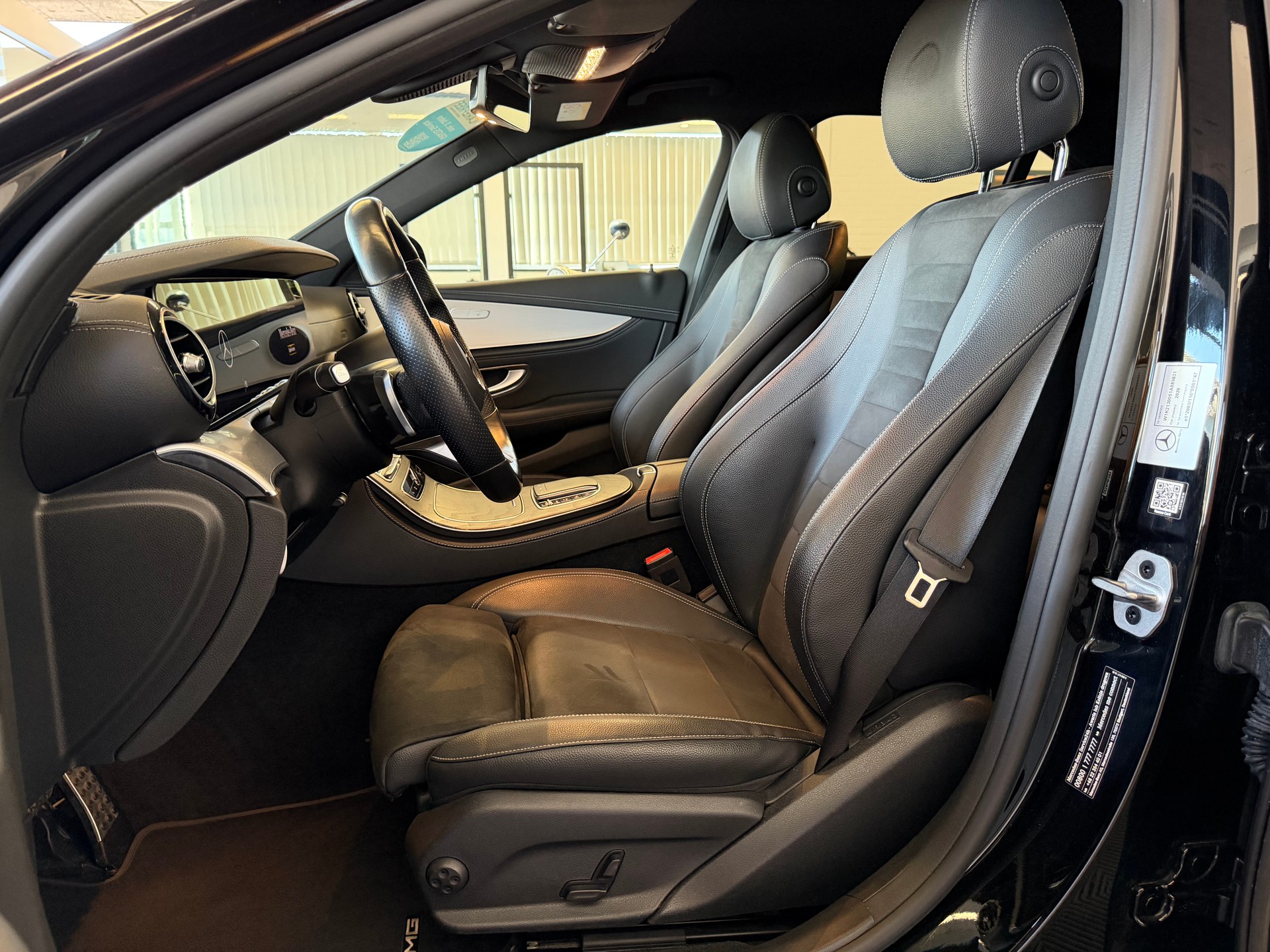 MERCEDES-BENZ E 220 d 4Matic AMG Line 9G-Tronic-image-10