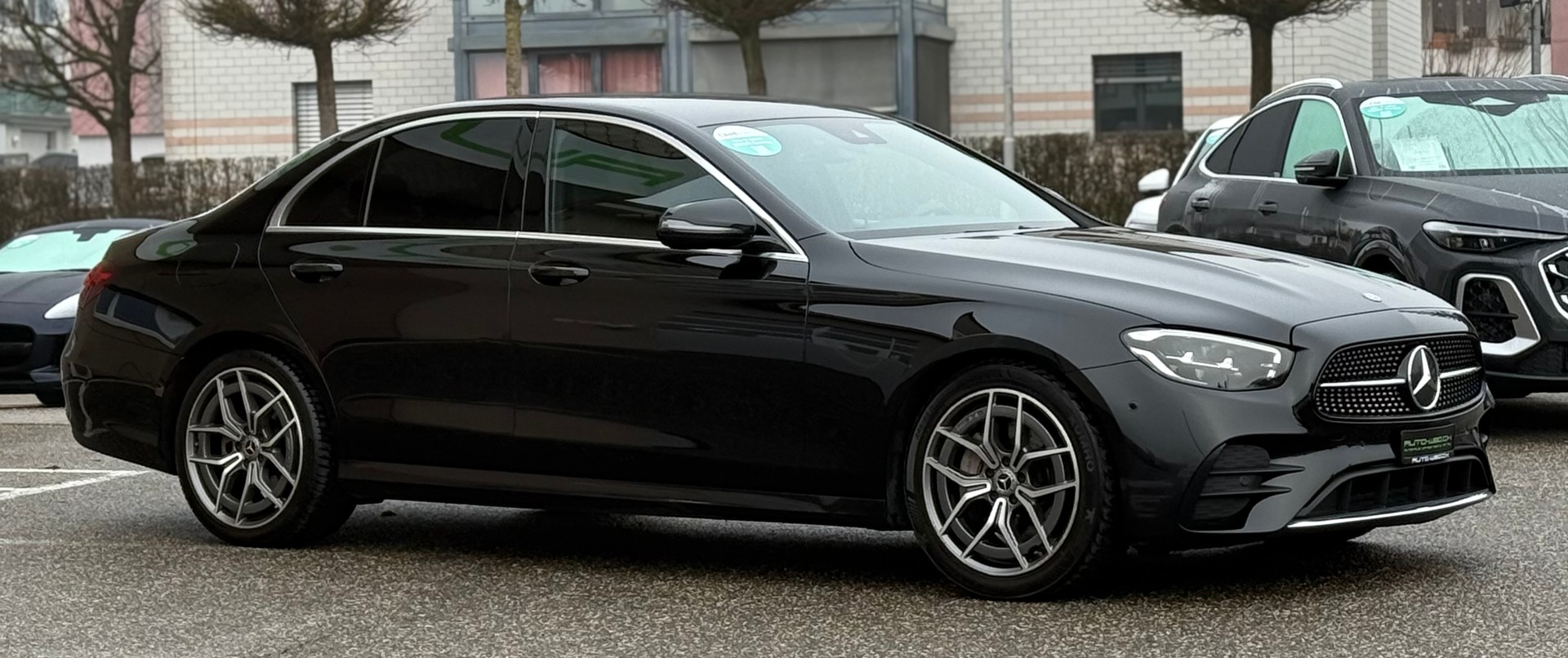 MERCEDES-BENZ E 220 d 4Matic AMG Line 9G-Tronic-image-3