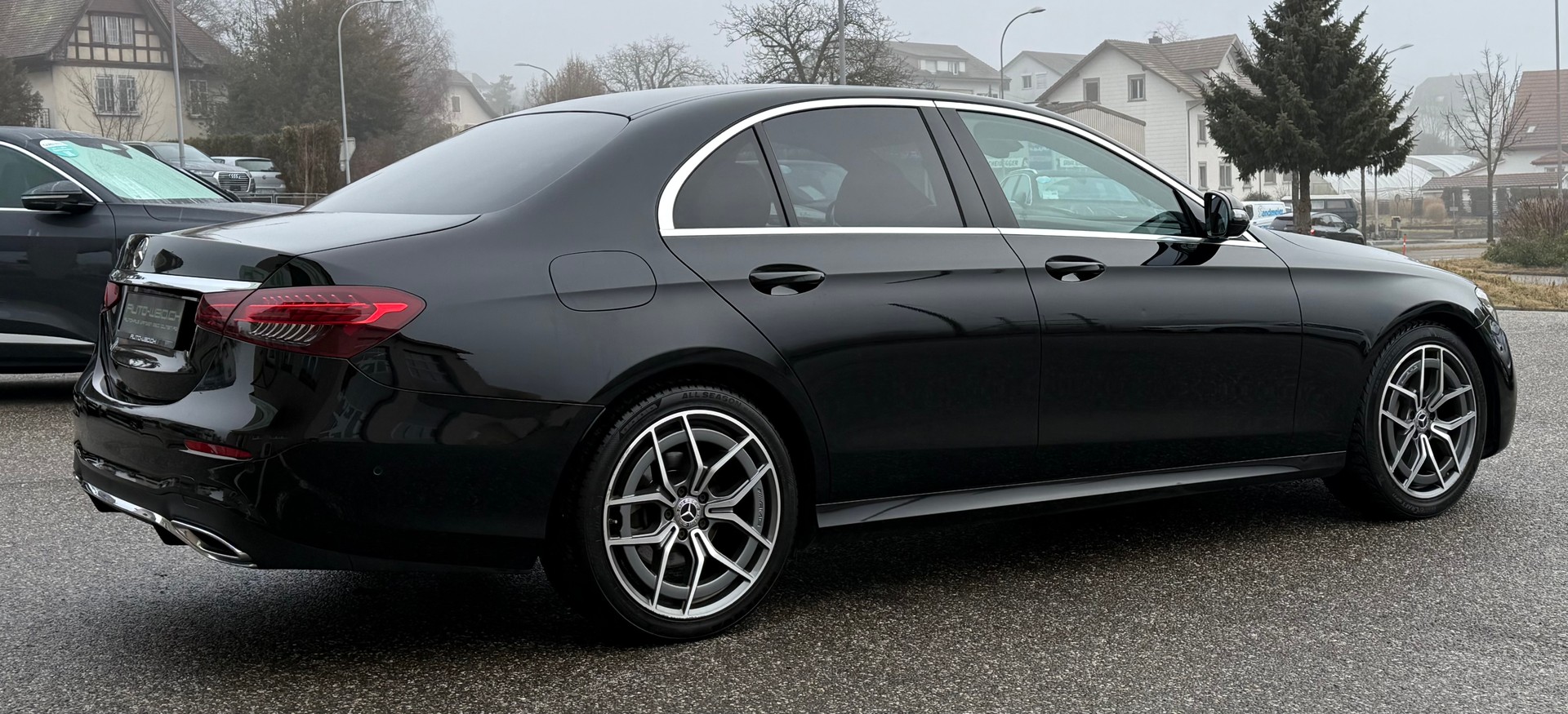 MERCEDES-BENZ E 220 d 4Matic AMG Line 9G-Tronic-image-5