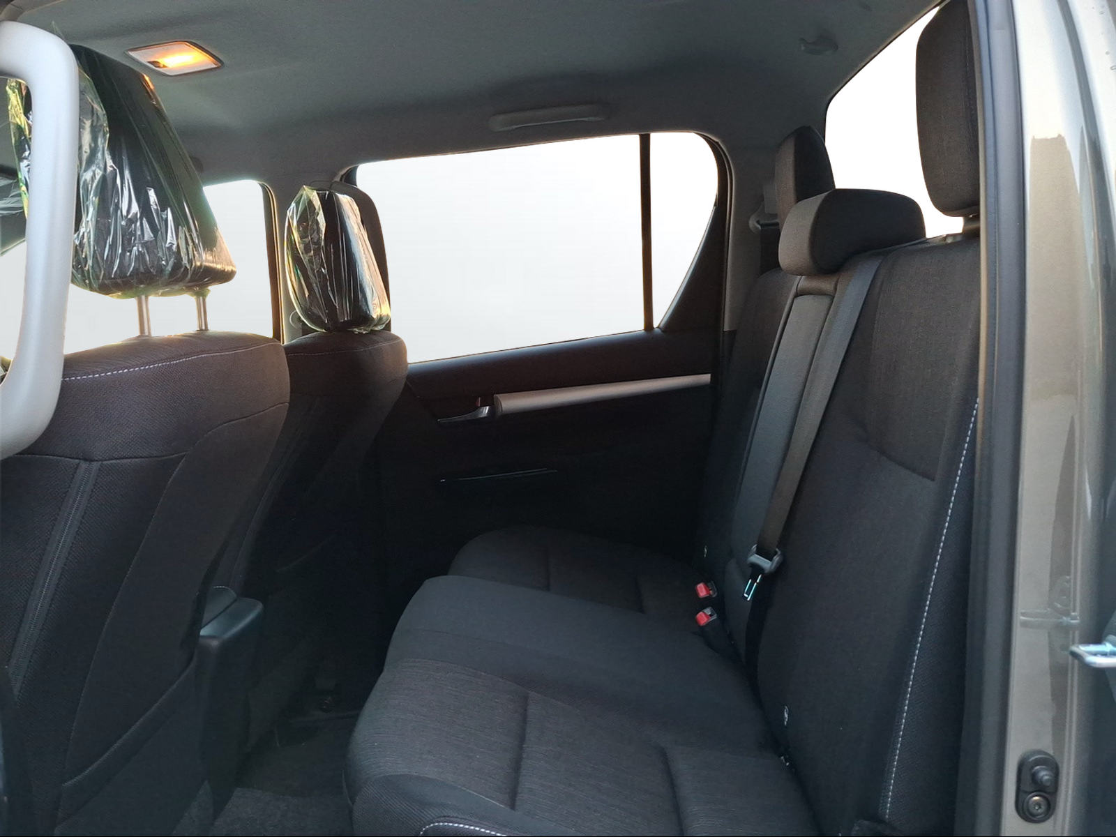 TOYOTA Hilux 2.8d MHEV Style Double Cab 4x4-image-11