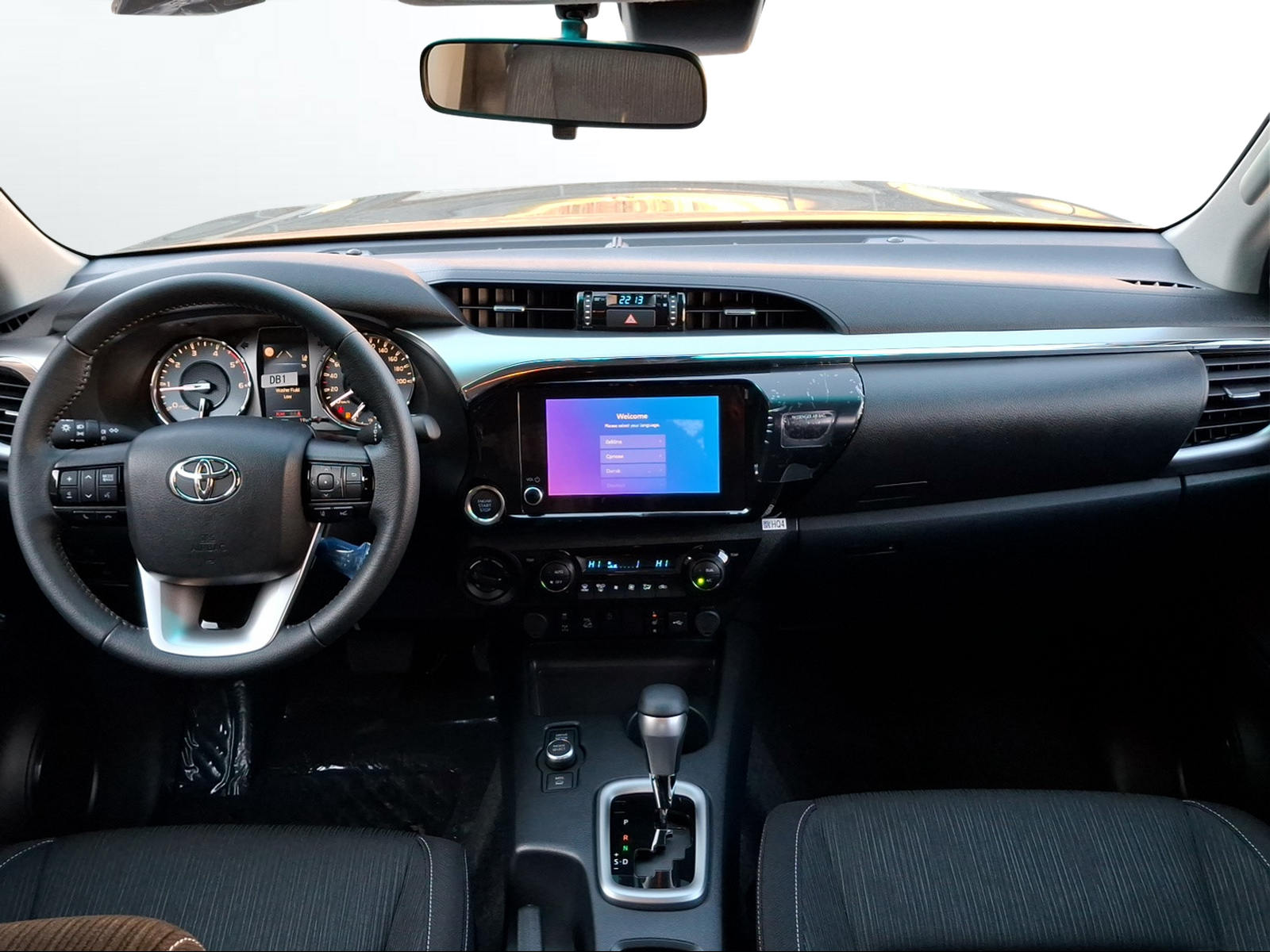 TOYOTA Hilux 2.8d MHEV Style Double Cab 4x4-image-8