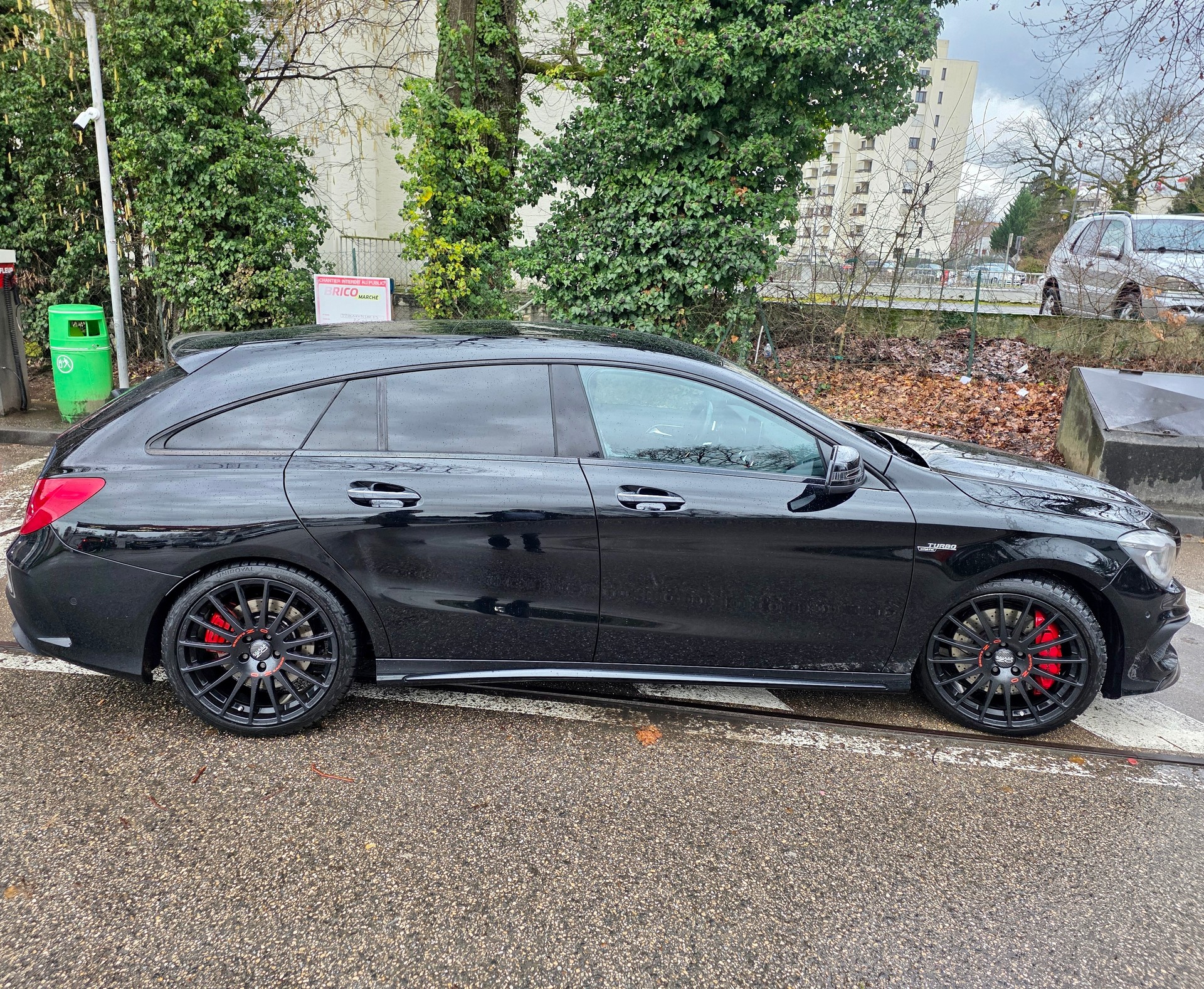 MERCEDES-BENZ CLA Shooting Brake 45 AMG 4Matic Speedshift-image-2