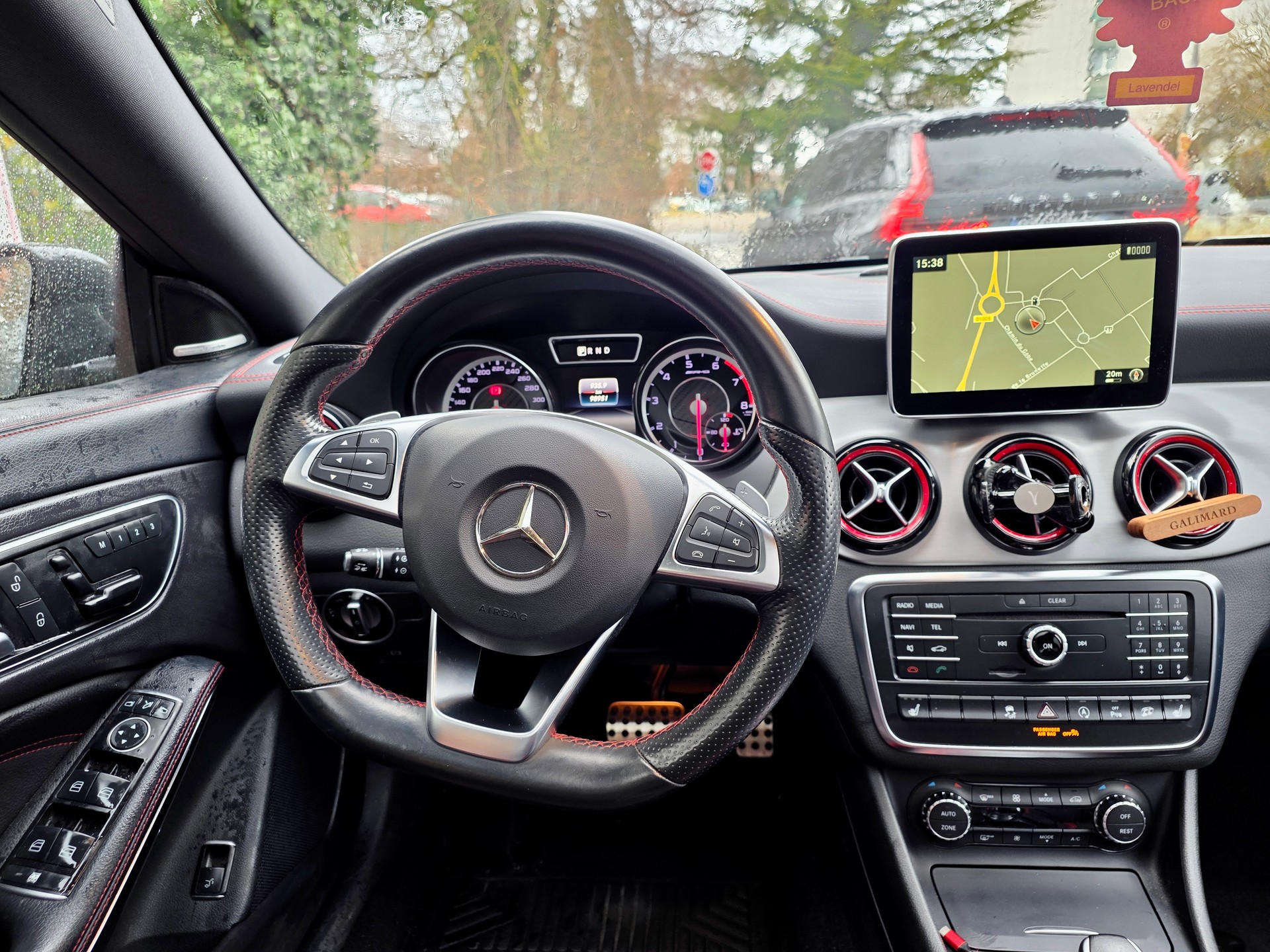 MERCEDES-BENZ CLA Shooting Brake 45 AMG 4Matic Speedshift-image-2