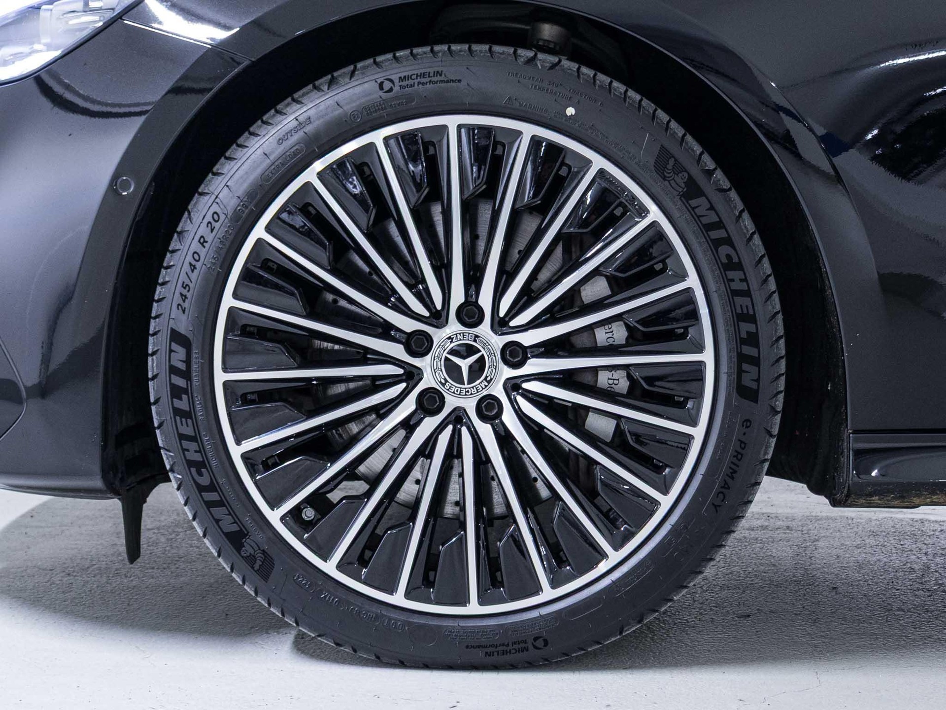 MERCEDES-BENZ E 300 e 4MATIC-image-14