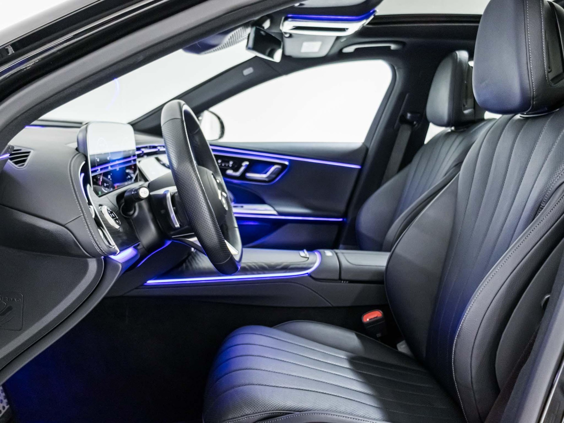 MERCEDES-BENZ E 300 e 4MATIC-image-6