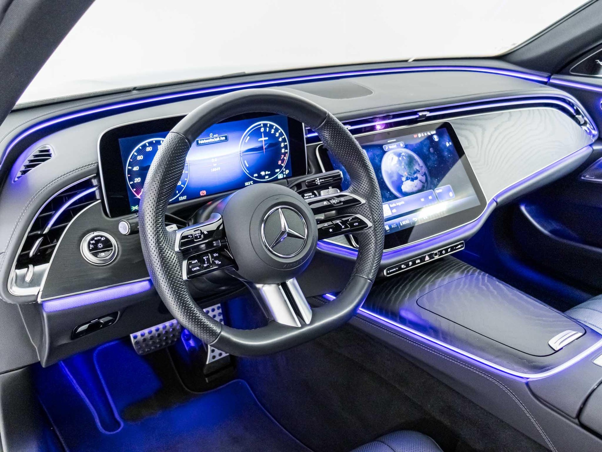 MERCEDES-BENZ E 300 e 4MATIC-image-9