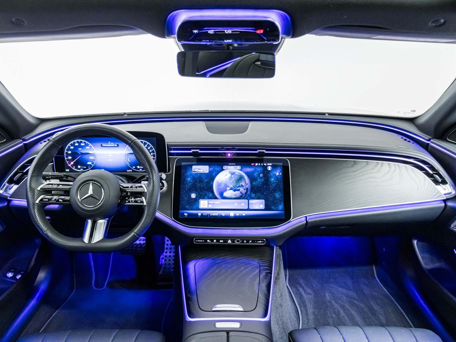 MERCEDES-BENZ E 300 e 4MATIC-image-11