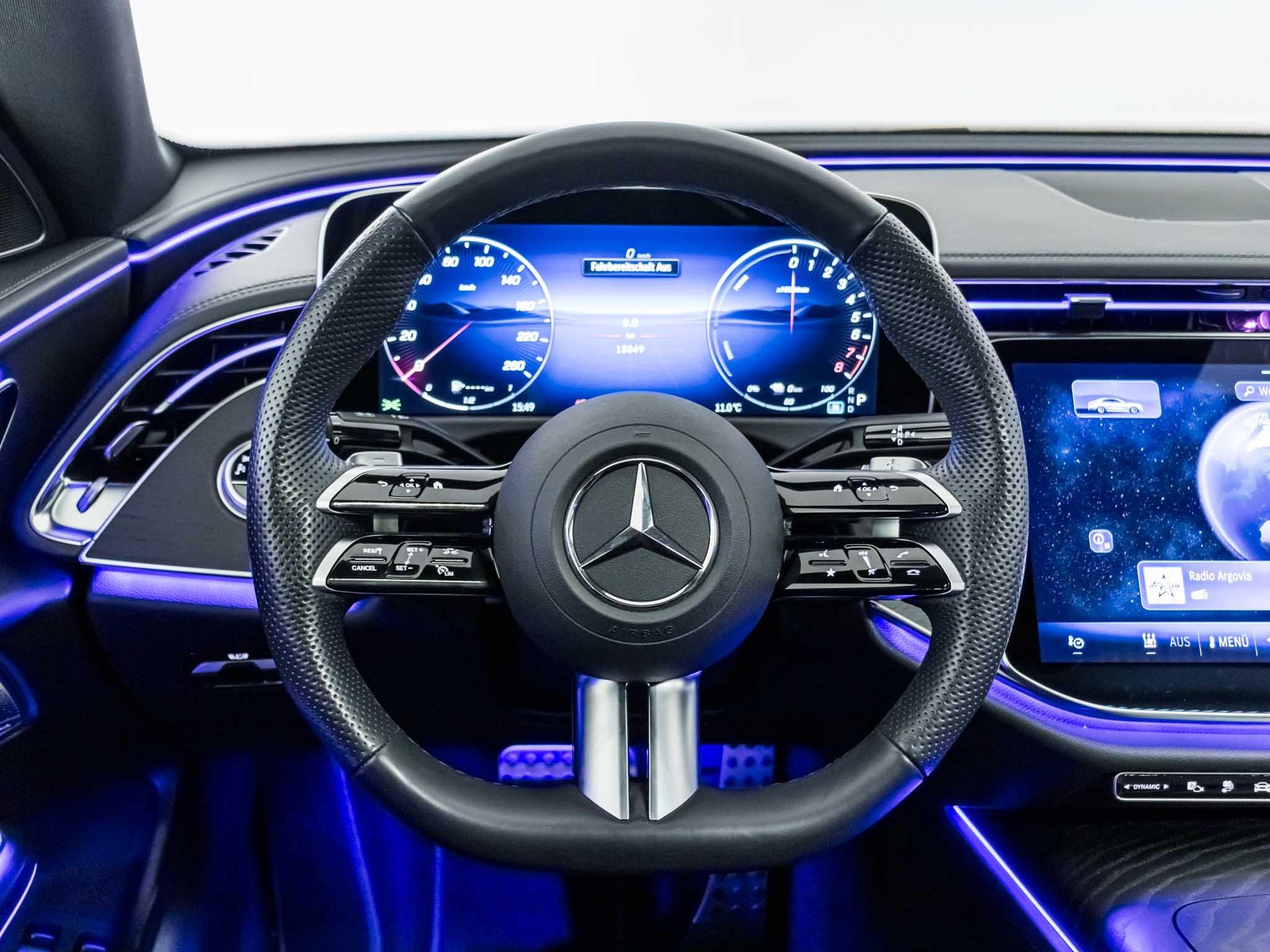 MERCEDES-BENZ E 300 e 4MATIC-image-10