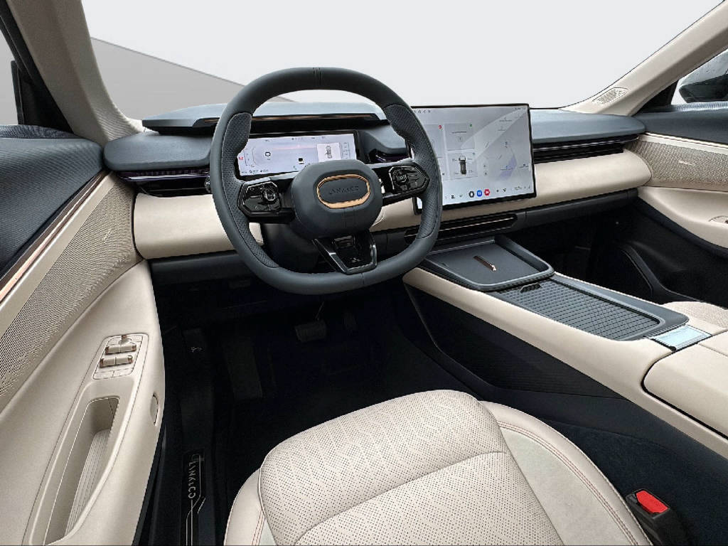 LYNK & CO 08-image-12