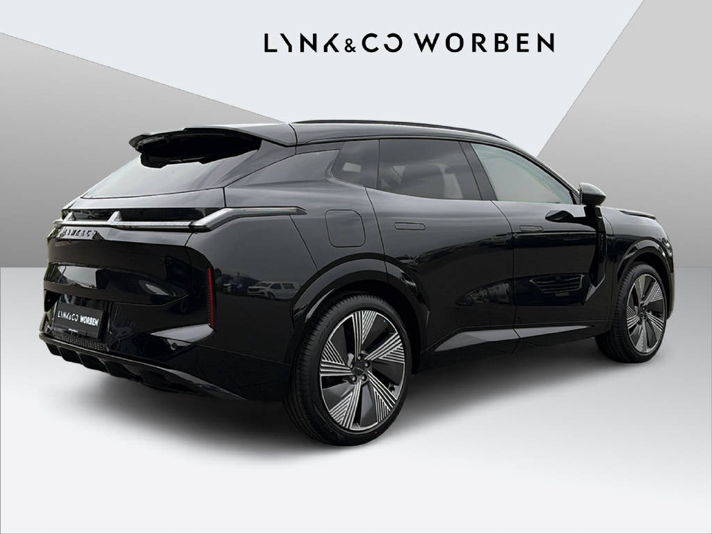 LYNK & CO 08-showroom-element-2