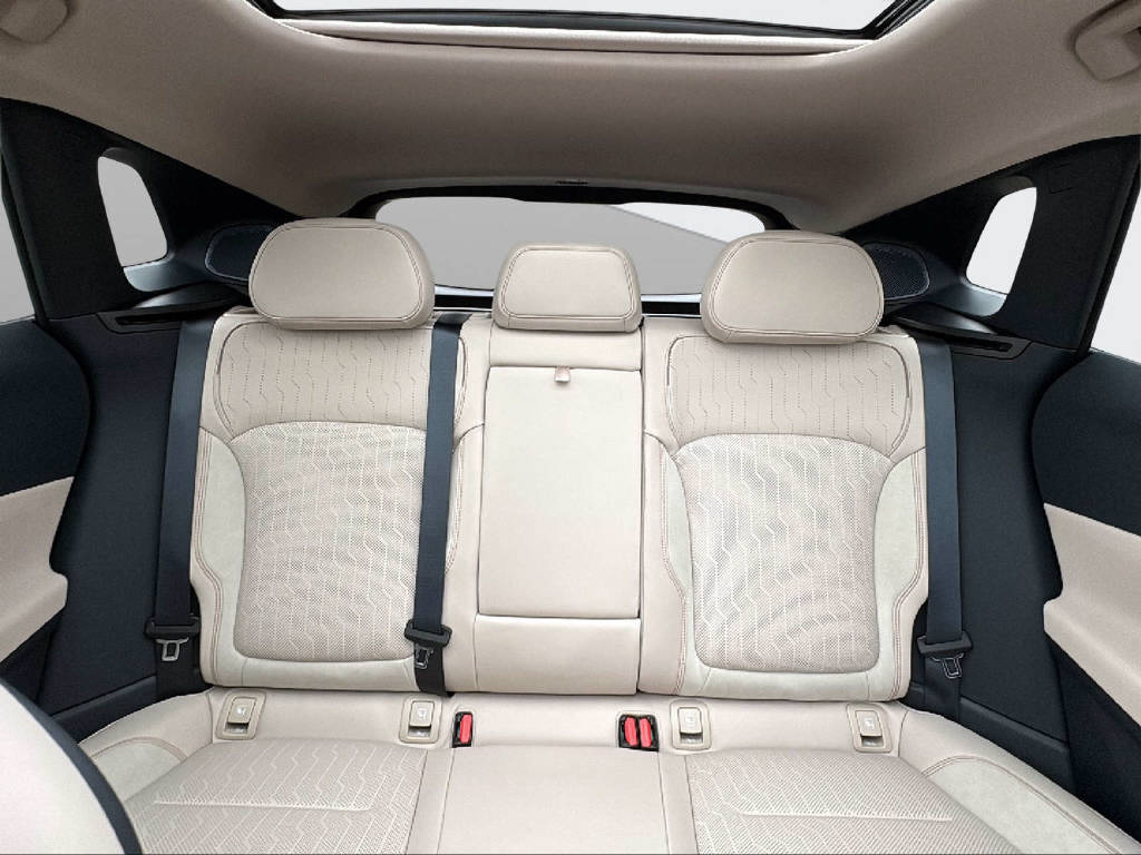 LYNK & CO 08-image-18