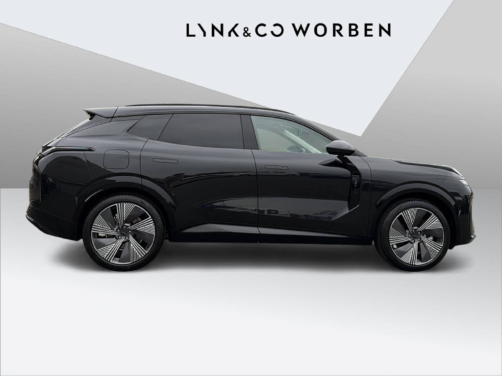 LYNK & CO 08-showroom-element-3