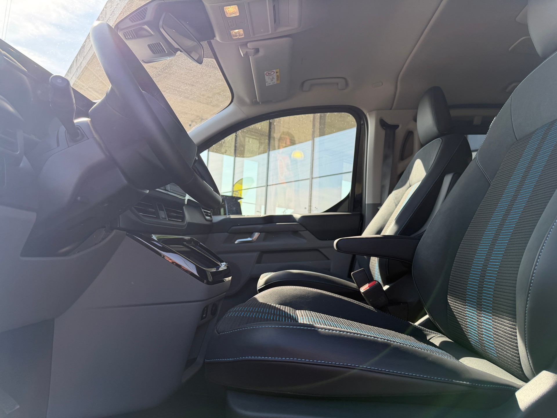 FORD Tourneo Bus 320 L1H1 Sport Automat-image-7