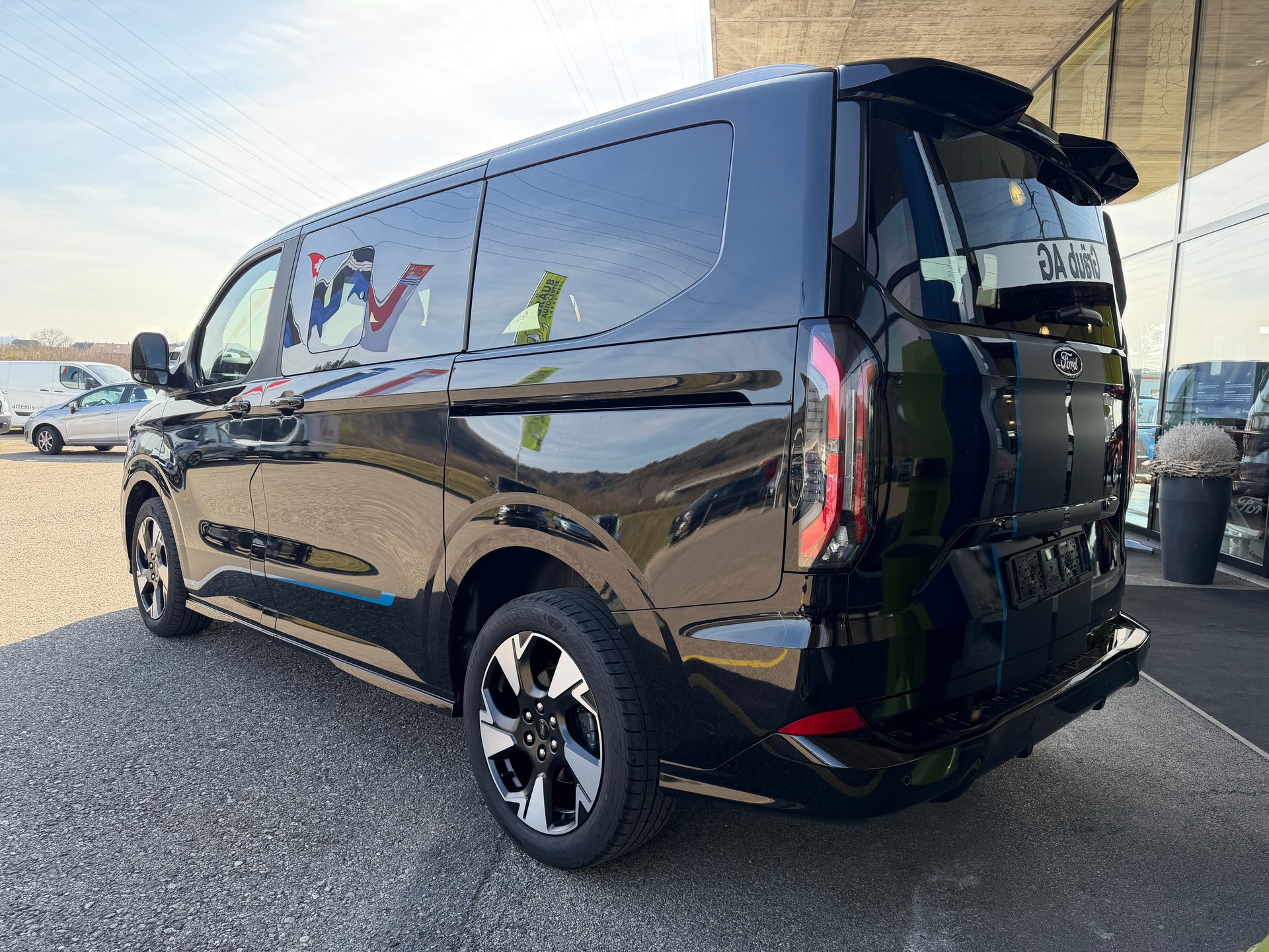 FORD Tourneo Bus 320 L1H1 Sport Automat-image-4