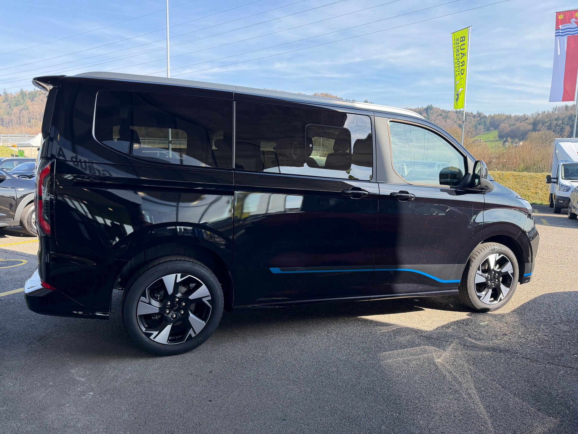 FORD Tourneo Bus 320 L1H1 Sport Automat-image-6