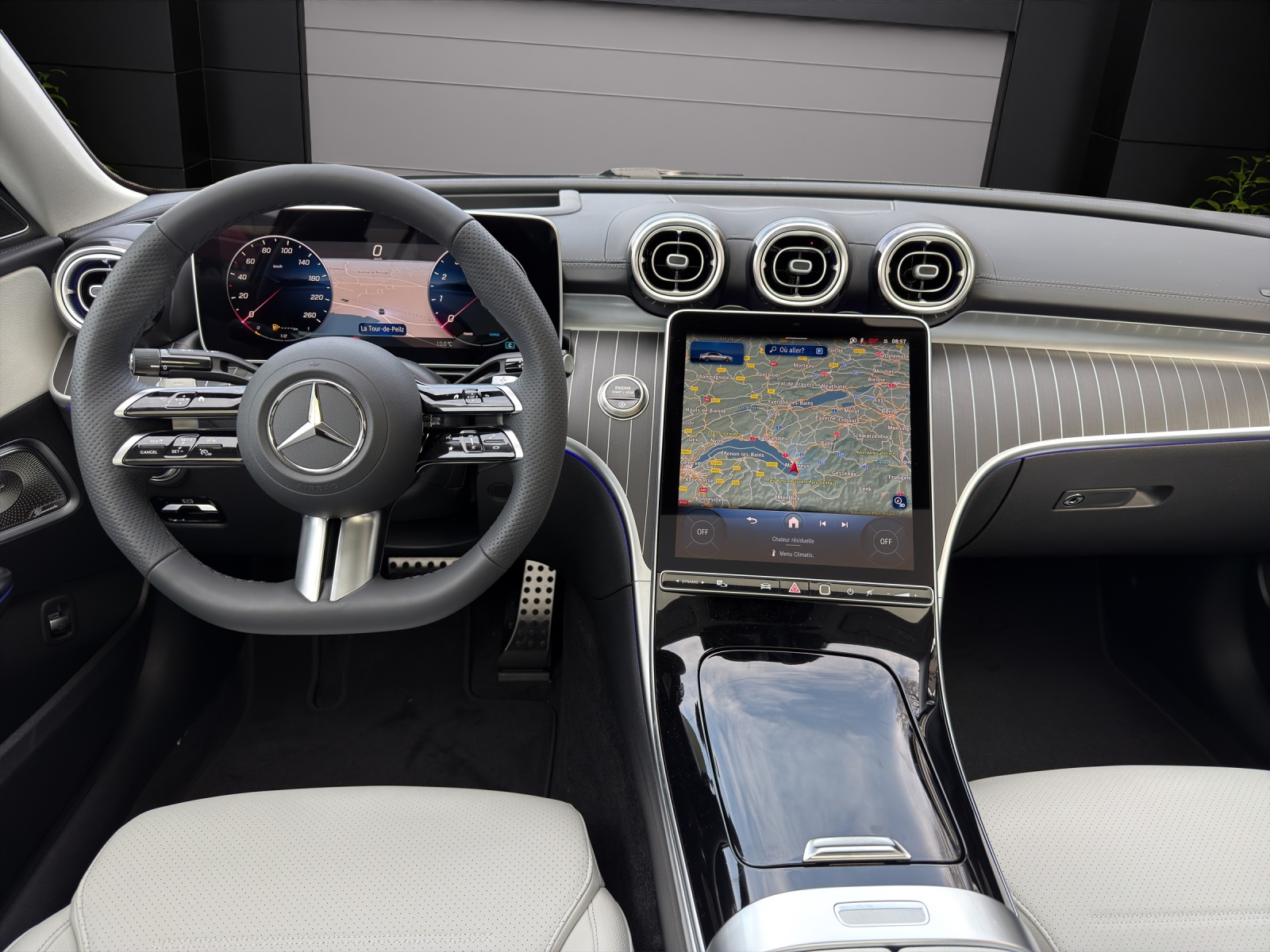 MERCEDES-BENZ C 300 4 Matic-image-11