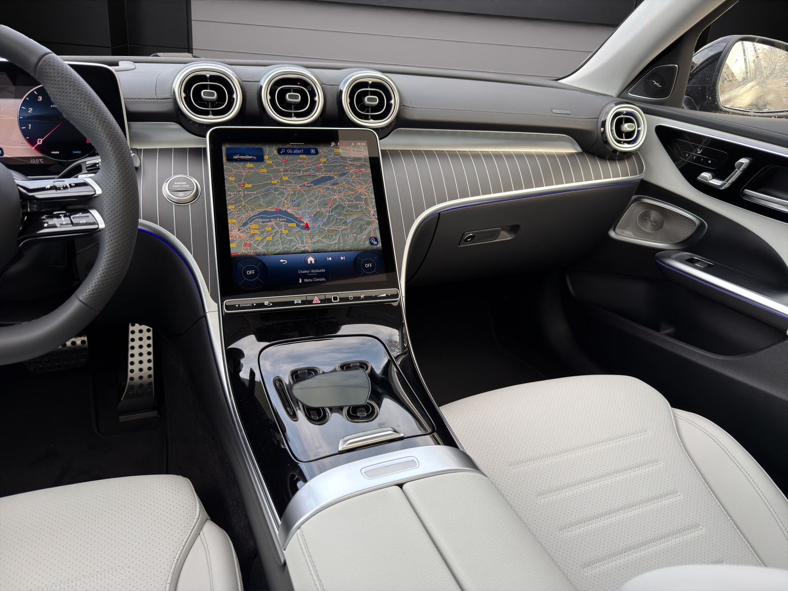MERCEDES-BENZ C 300 4 Matic-image-14