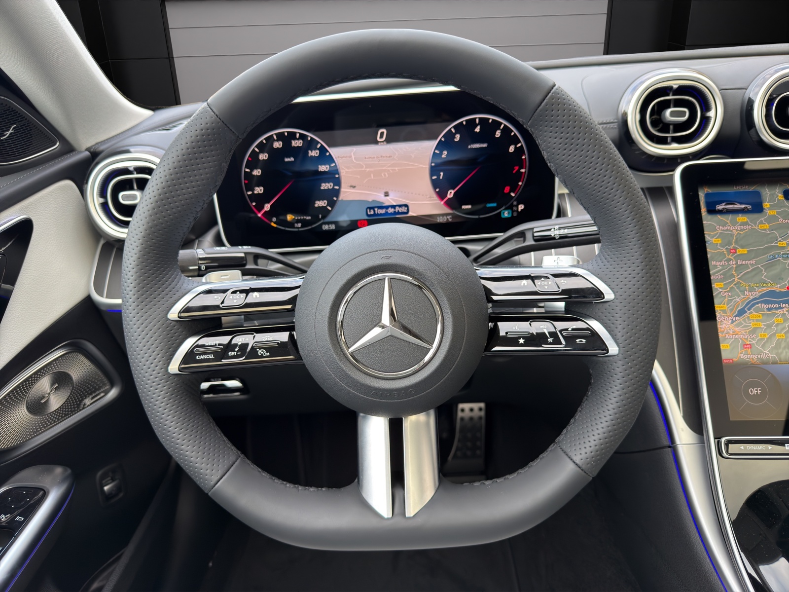 MERCEDES-BENZ C 300 4 Matic-image-13
