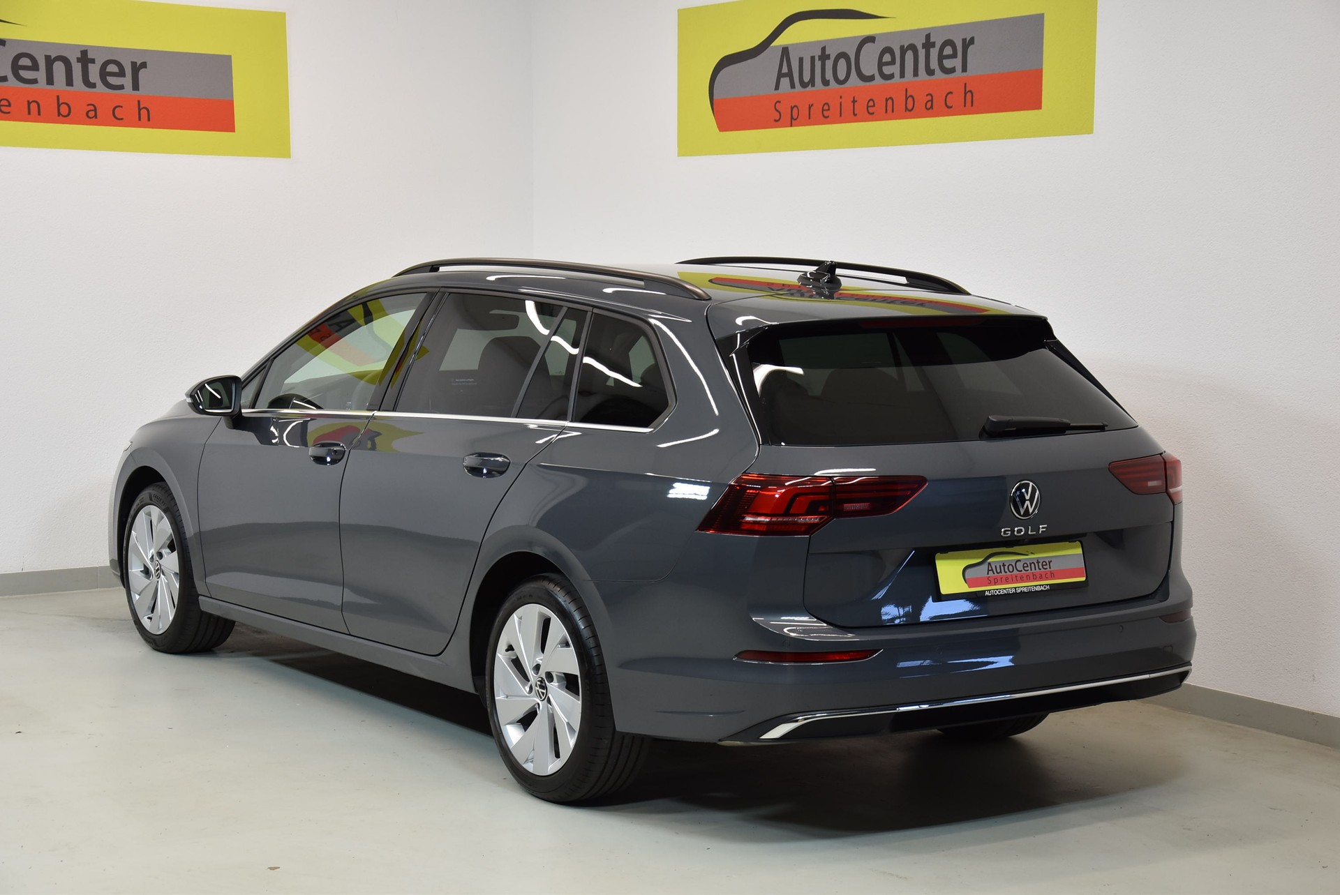 VW Golf Variant 2.0 TDI Style DSG-image-11