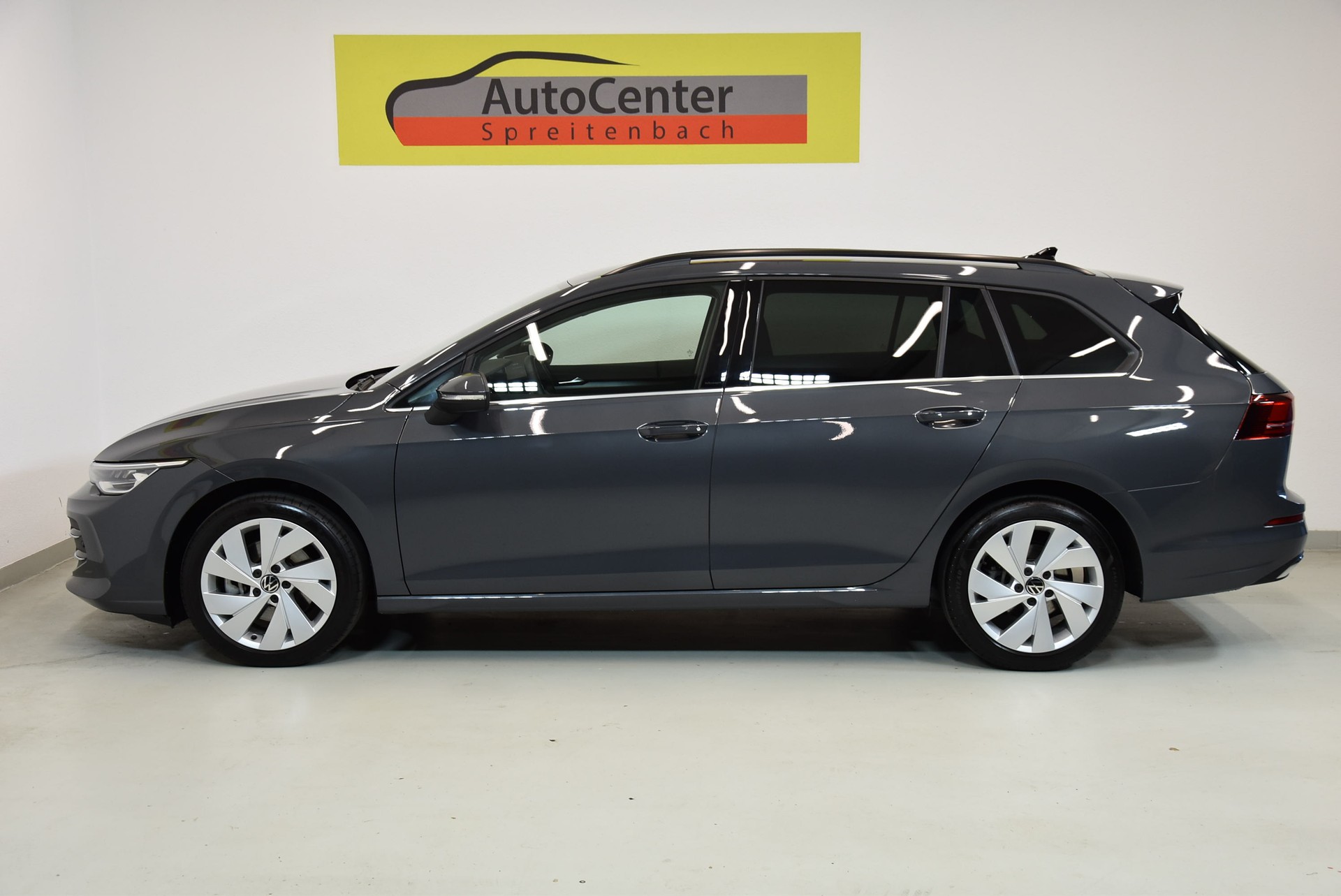 VW Golf Variant 2.0 TDI Style DSG-image-12