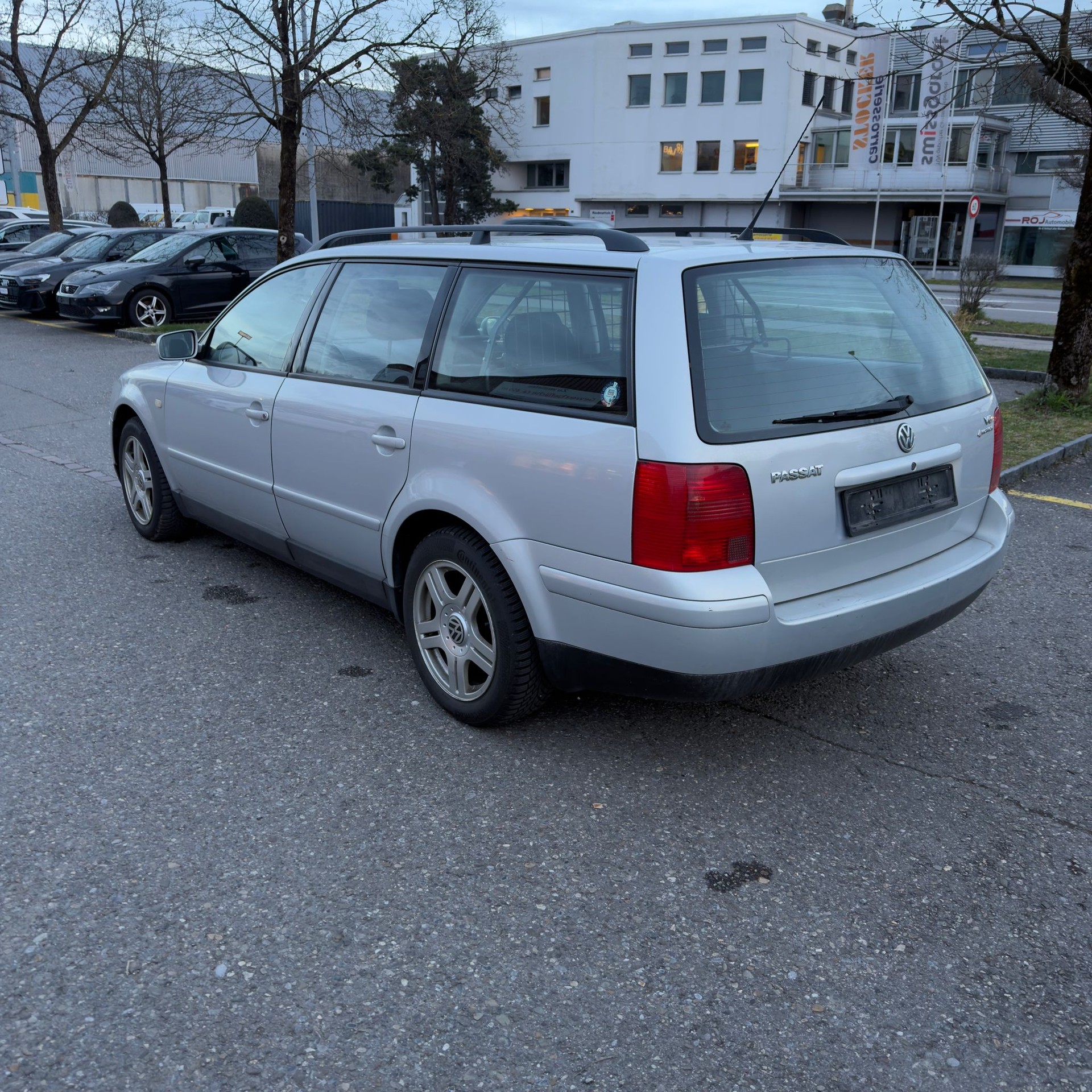 VW Passat Variant 2.8 V6 Comfortline 4Motion-image-5