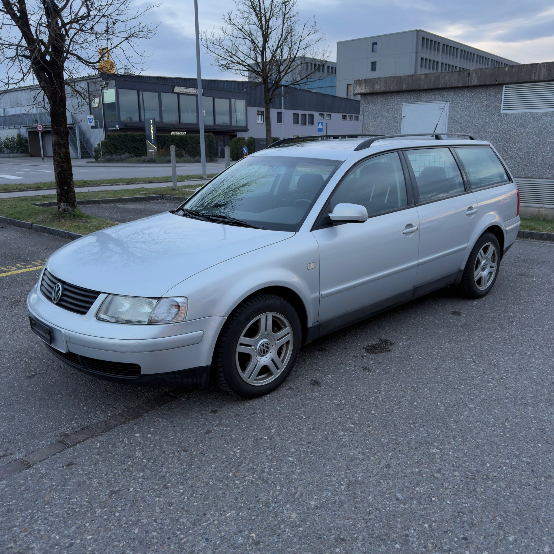 VW Passat Variant 2.8 V6 Comfortline 4Motion-image-2