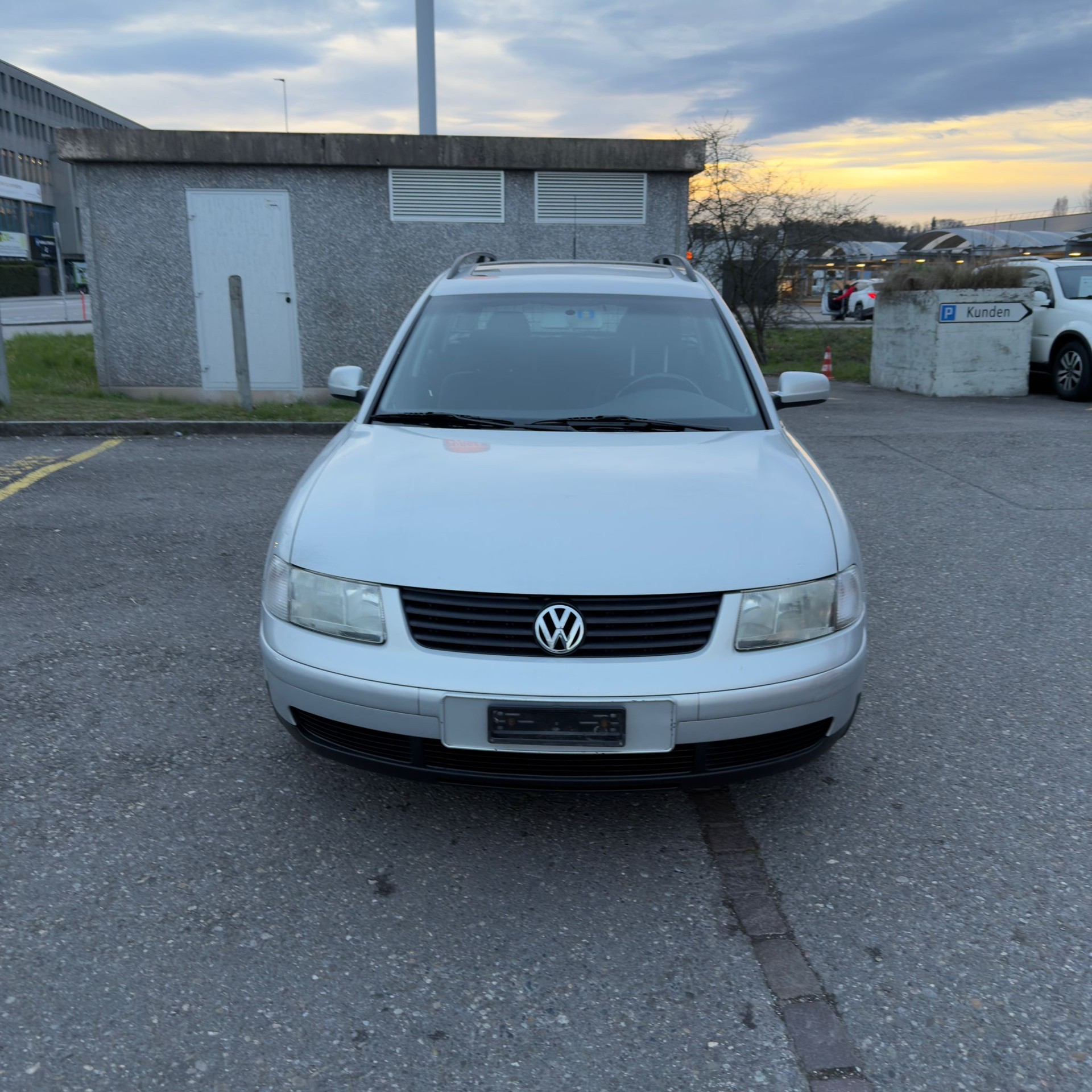 VW Passat Variant 2.8 V6 Comfortline 4Motion-image-0