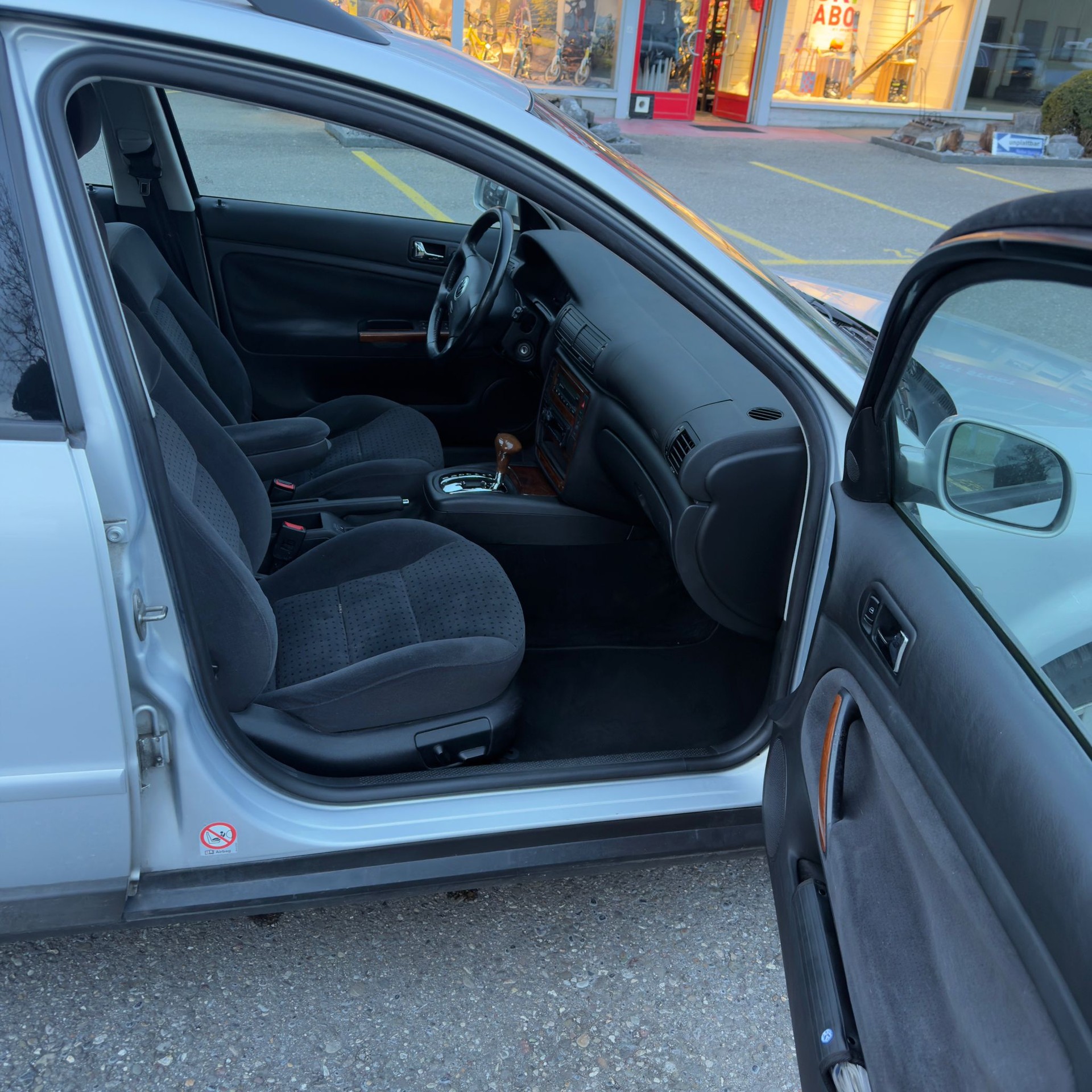 VW Passat Variant 2.8 V6 Comfortline 4Motion-image-9