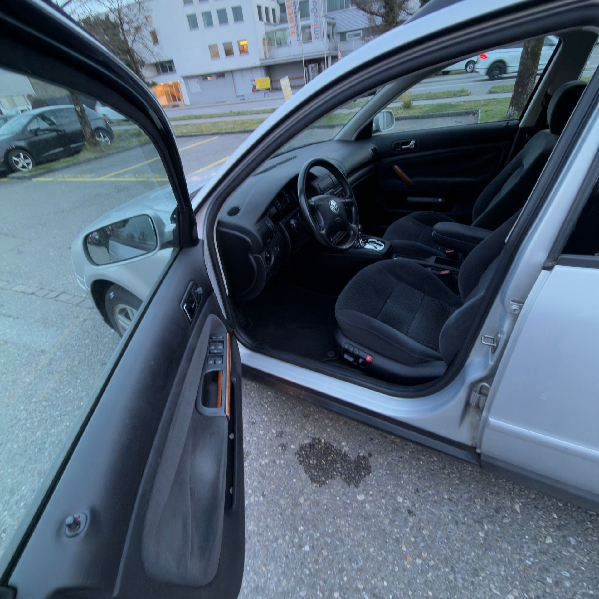 VW Passat Variant 2.8 V6 Comfortline 4Motion-image-12