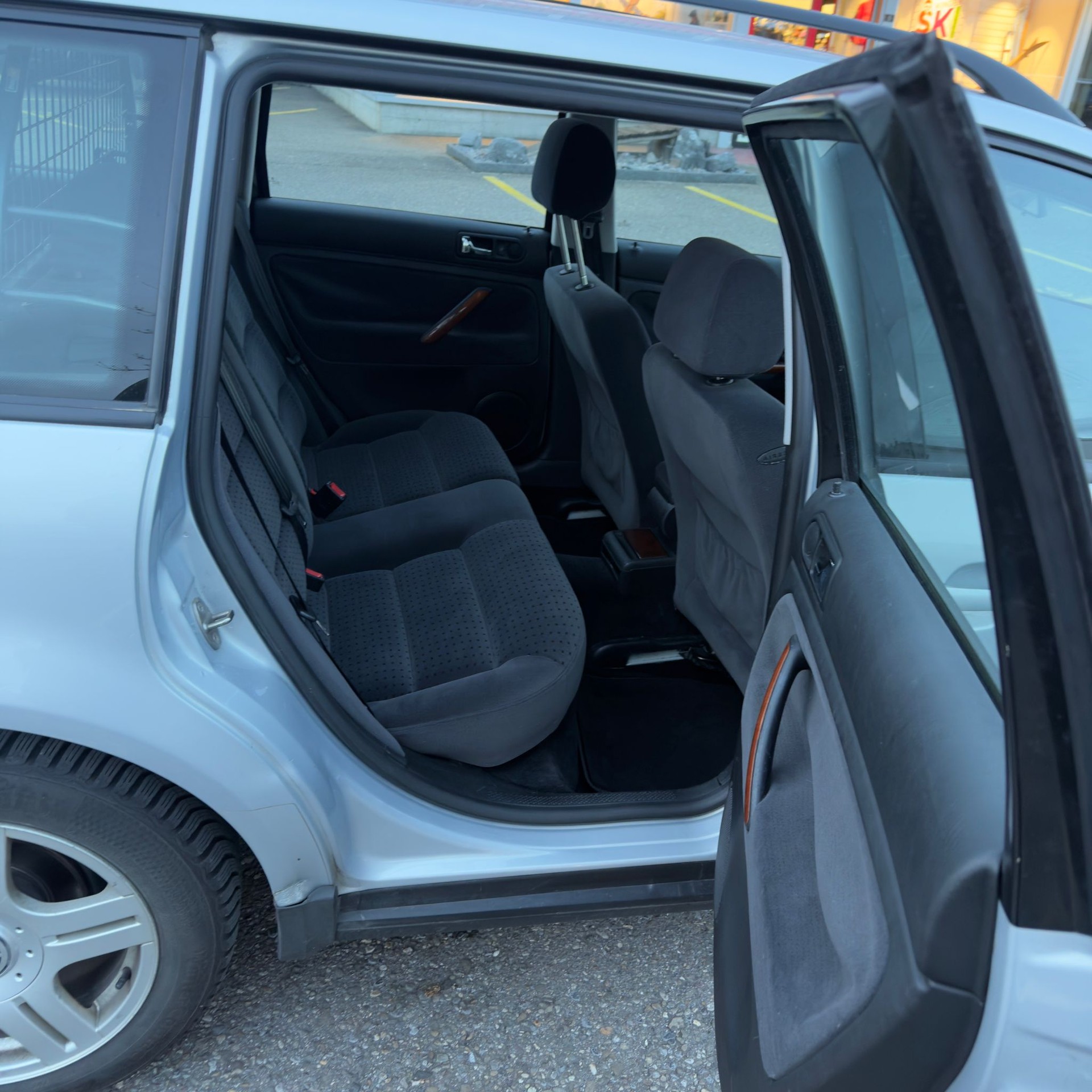 VW Passat Variant 2.8 V6 Comfortline 4Motion-image-8