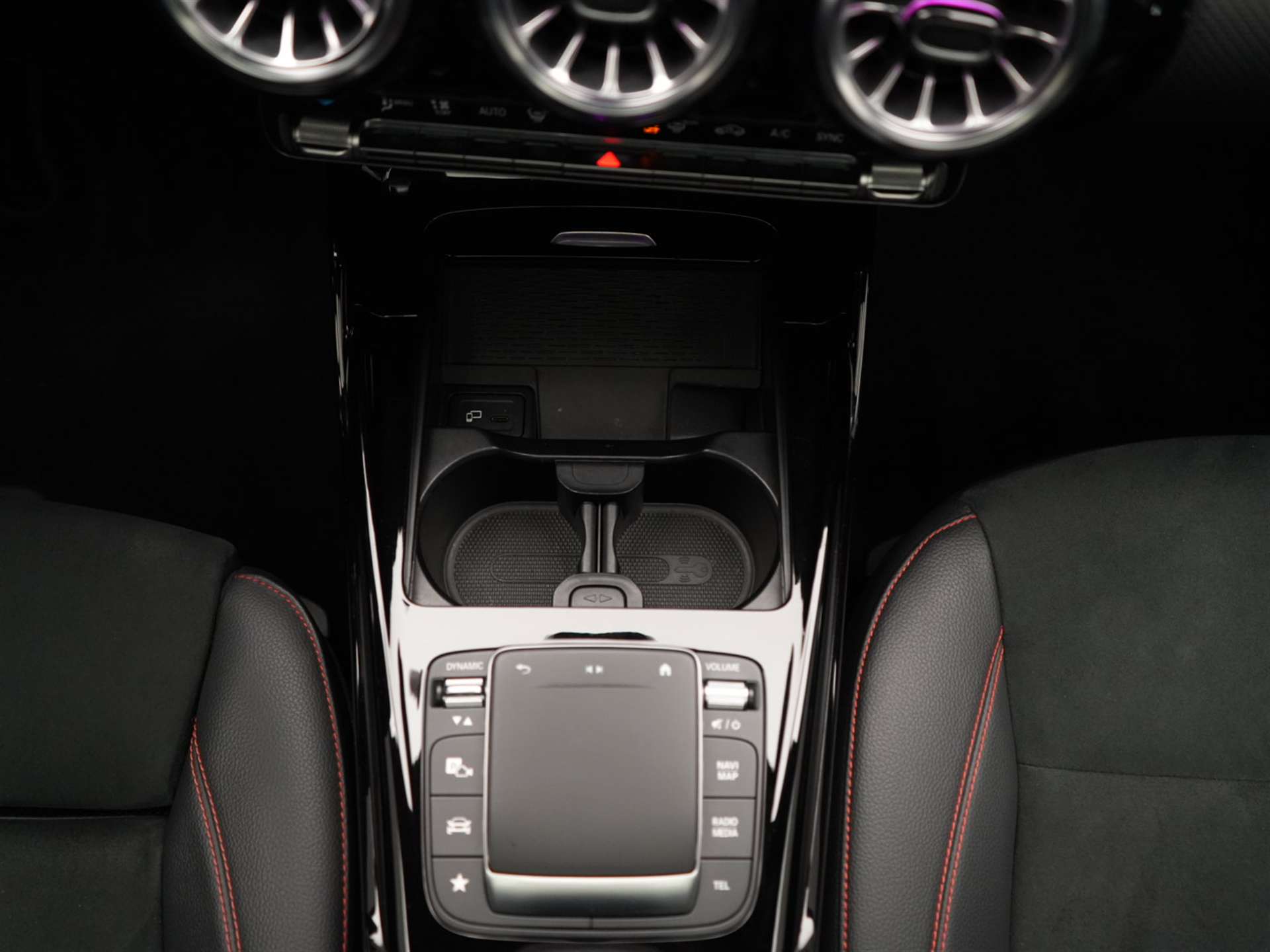 MERCEDES-BENZ CLA Shooting Brake 45 S AMG 4Matic+ 8G-DCT *Panorama*Assistenzpaket*Burmester*-image-27