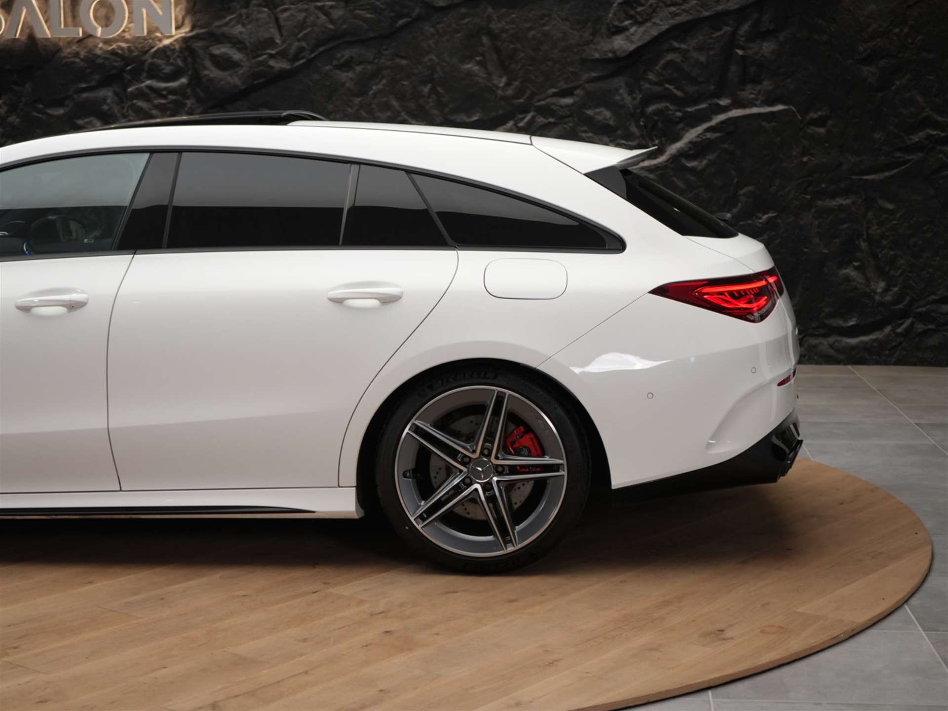 MERCEDES-BENZ CLA Shooting Brake 45 S AMG 4Matic+ 8G-DCT *Panorama*Assistenzpaket*Burmester*-image-19