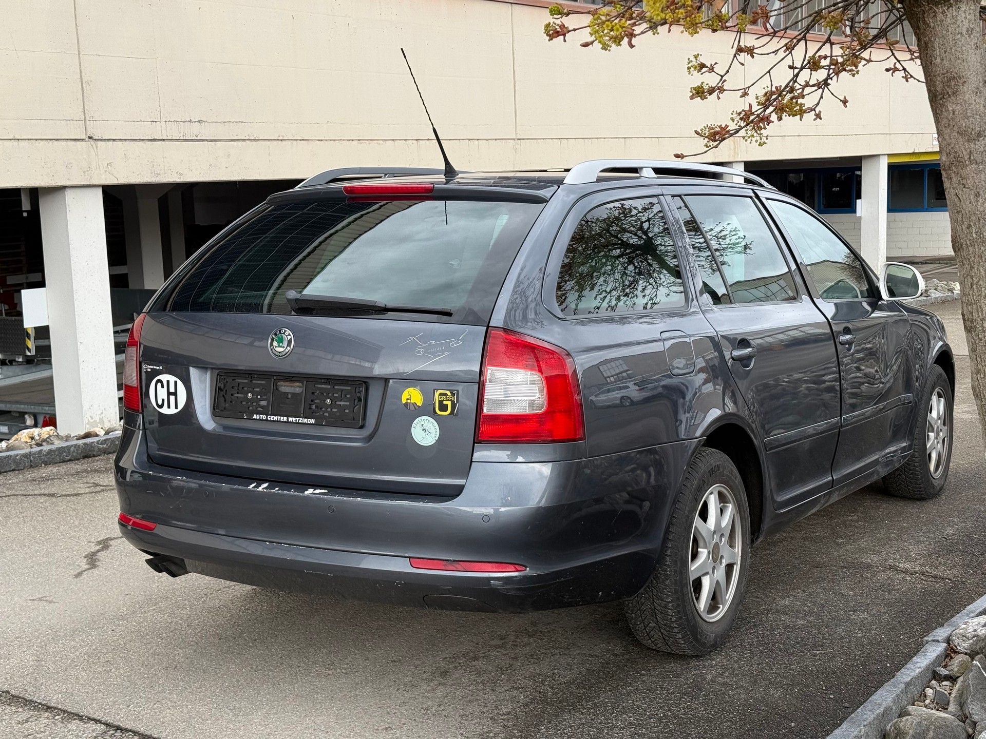 SKODA Octavia Combi 1.8 TSI Adventure 4x4-image-4