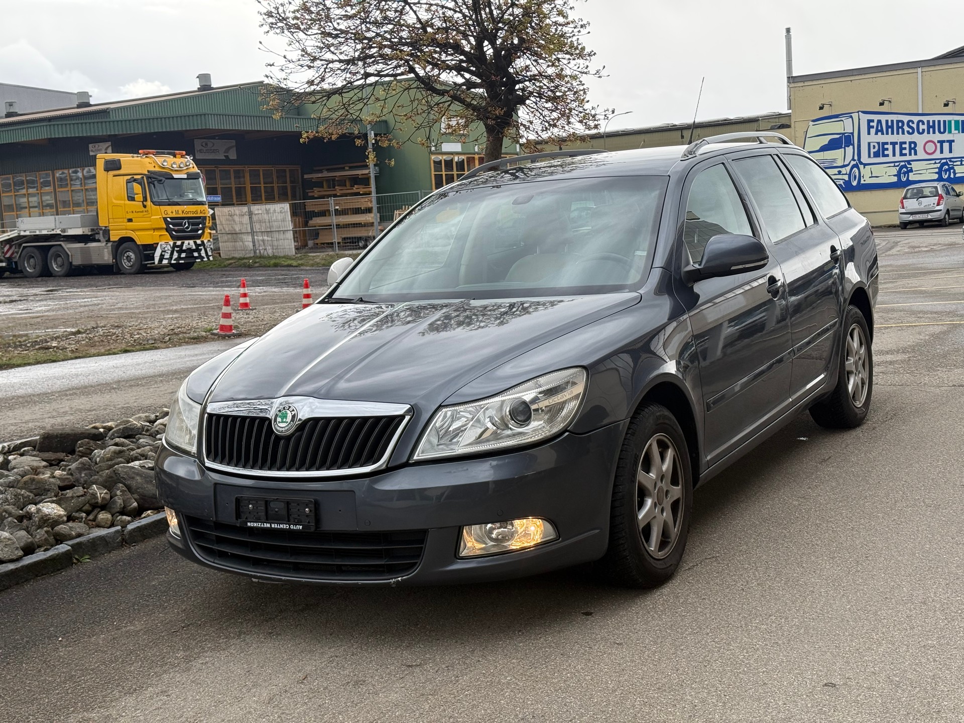 SKODA Octavia Combi 1.8 TSI Adventure 4x4-image-2