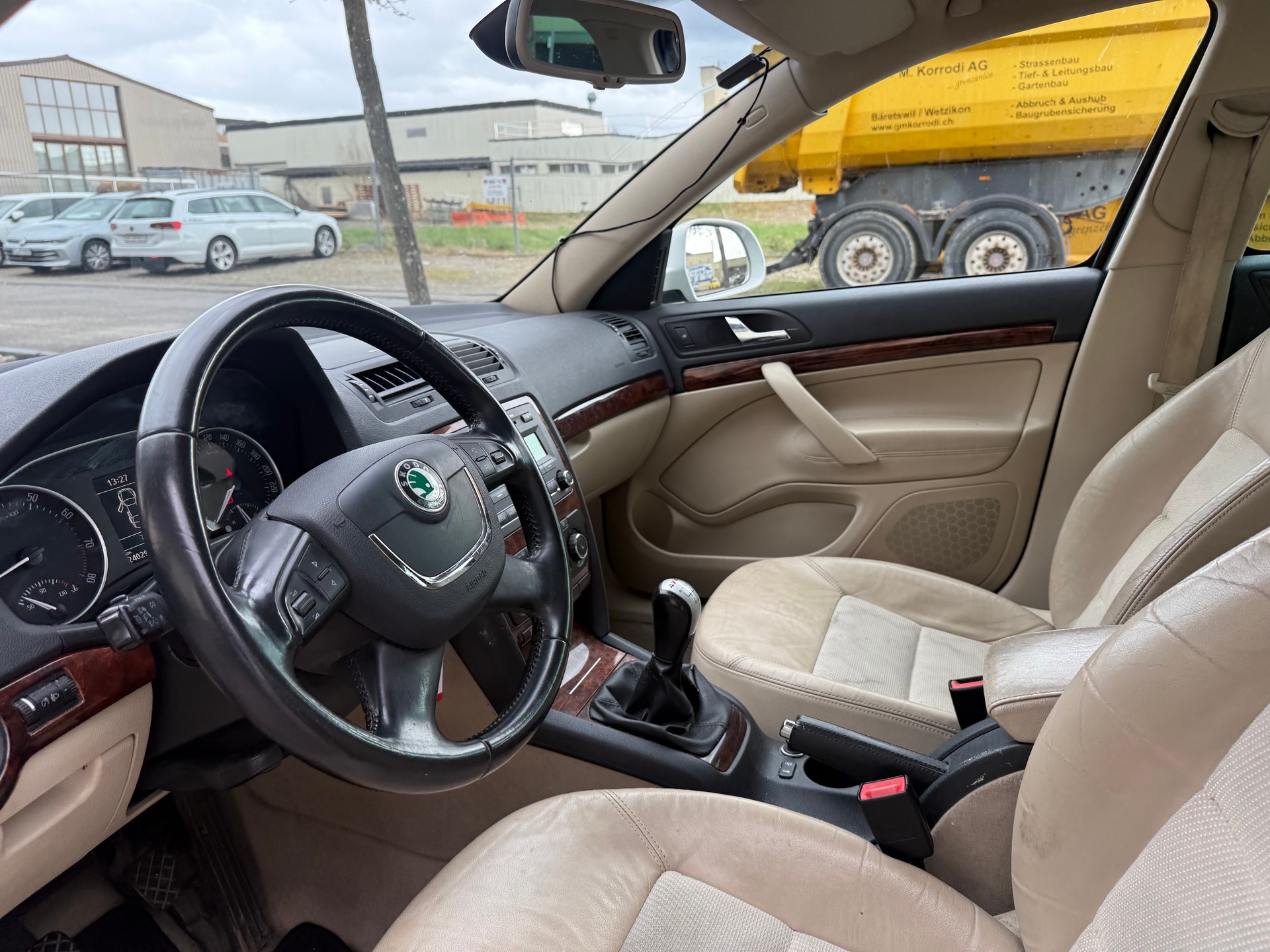 SKODA Octavia Combi 1.8 TSI Adventure 4x4-image-5