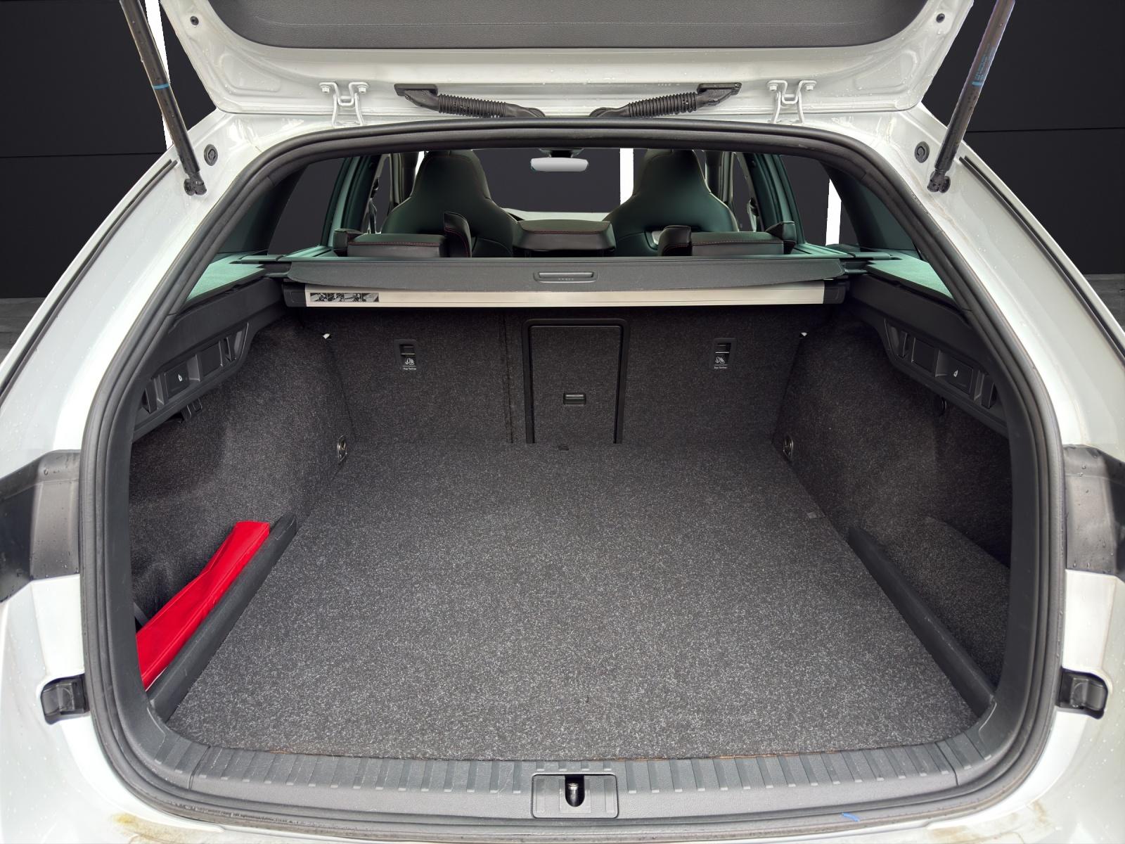SKODA Octavia Combi 1.4 TSI PHEV 245 RS DSG-image-4