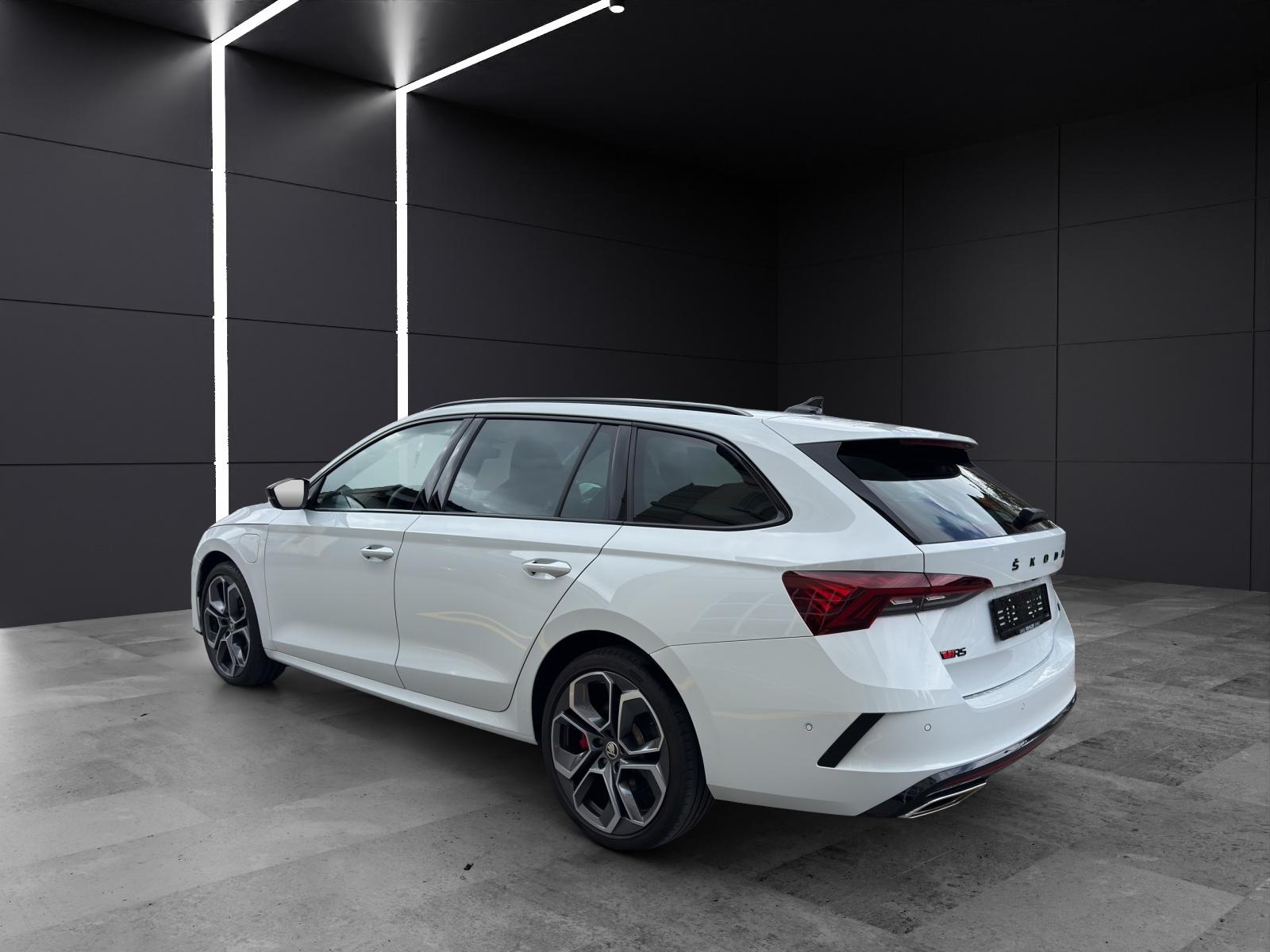 SKODA Octavia Combi 1.4 TSI PHEV 245 RS DSG-showroom-element-2