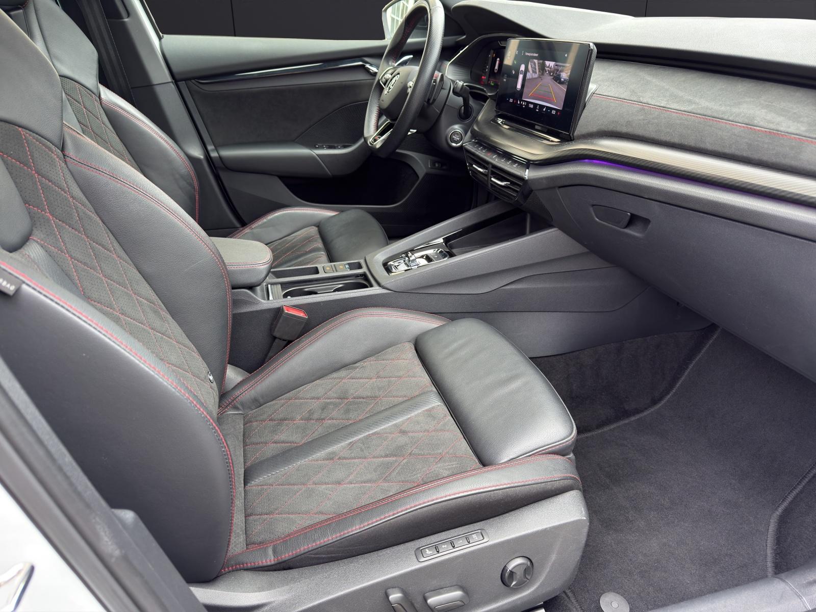 SKODA Octavia Combi 1.4 TSI PHEV 245 RS DSG-image-15