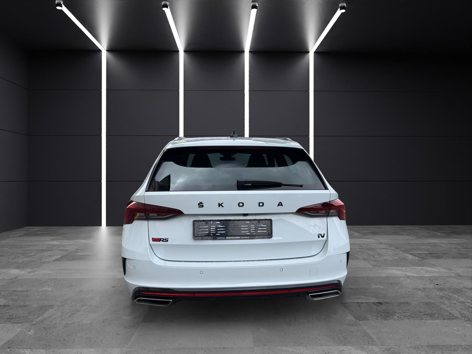 SKODA Octavia Combi 1.4 TSI PHEV 245 RS DSG-showroom-element-3