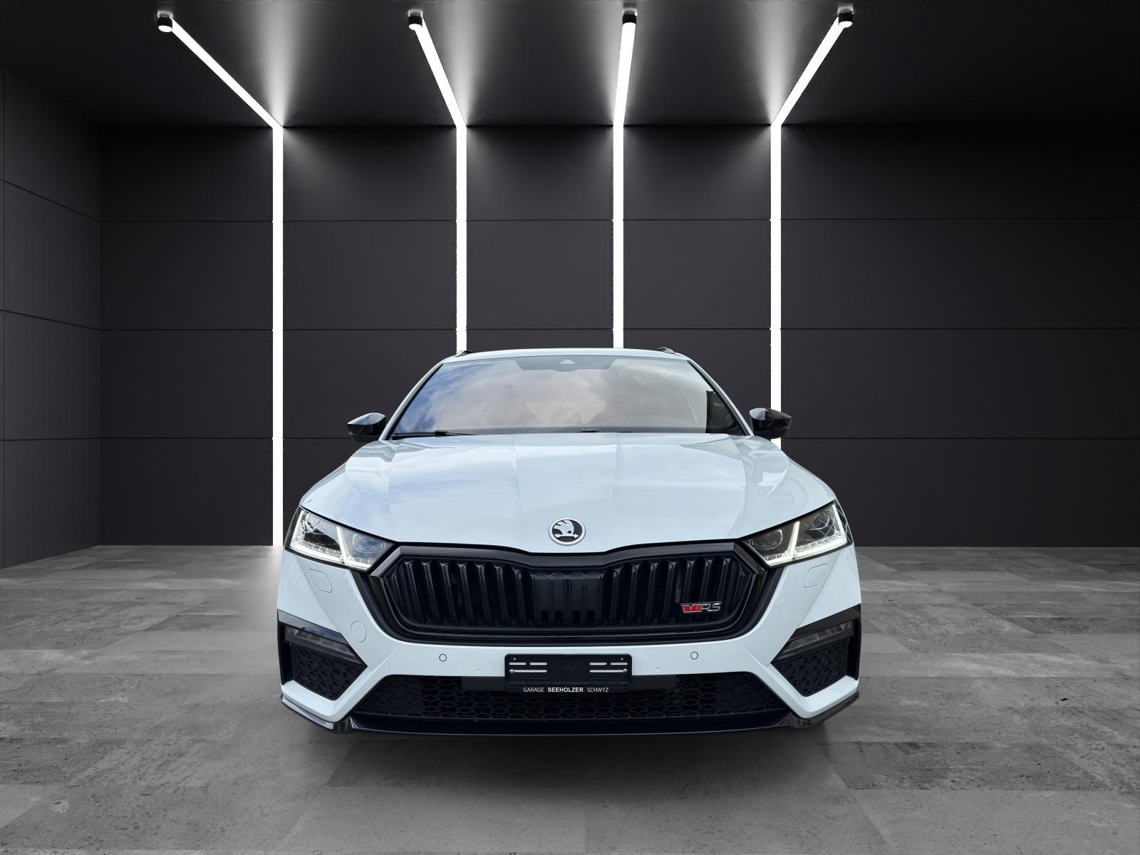 SKODA Octavia Combi 1.4 TSI PHEV 245 RS DSG-image-8