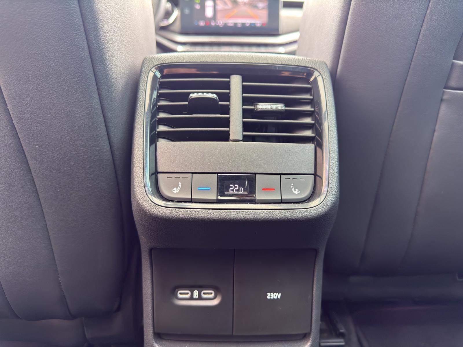 SKODA Octavia Combi 1.4 TSI PHEV 245 RS DSG-image-18