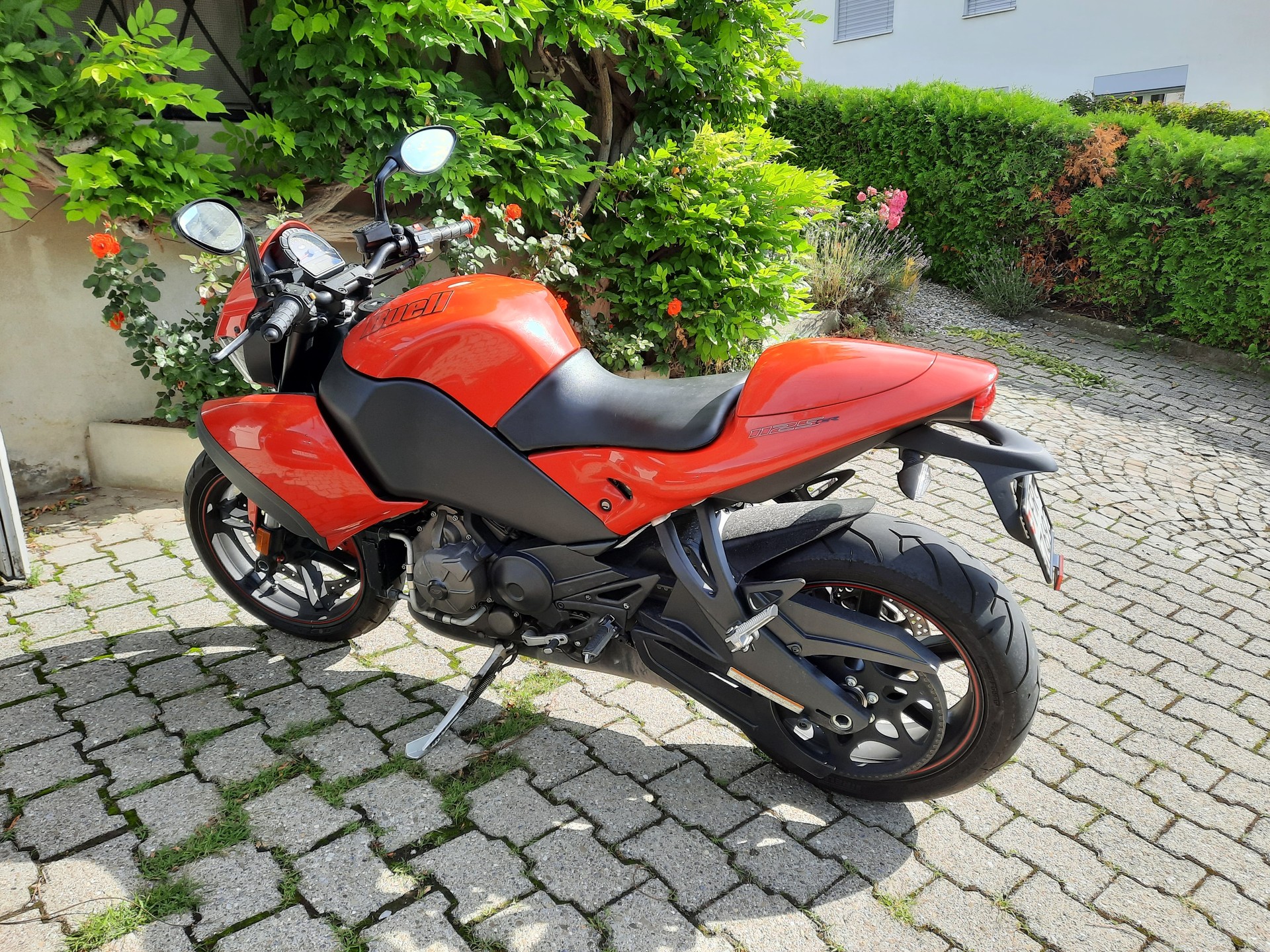 BUELL 1125 CR-image-1