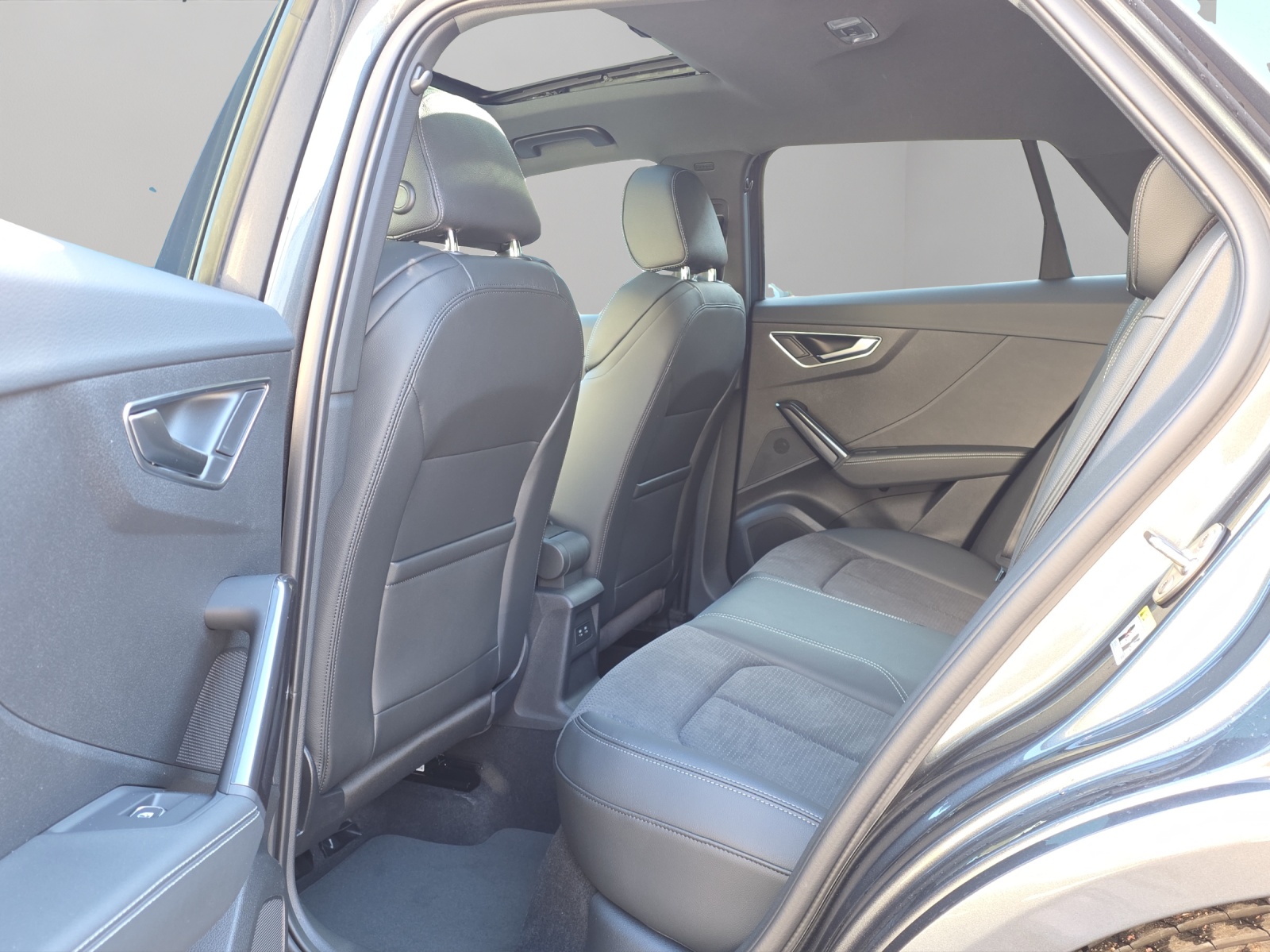 AUDI SQ2 TFSI quattro S-tronic-image-8