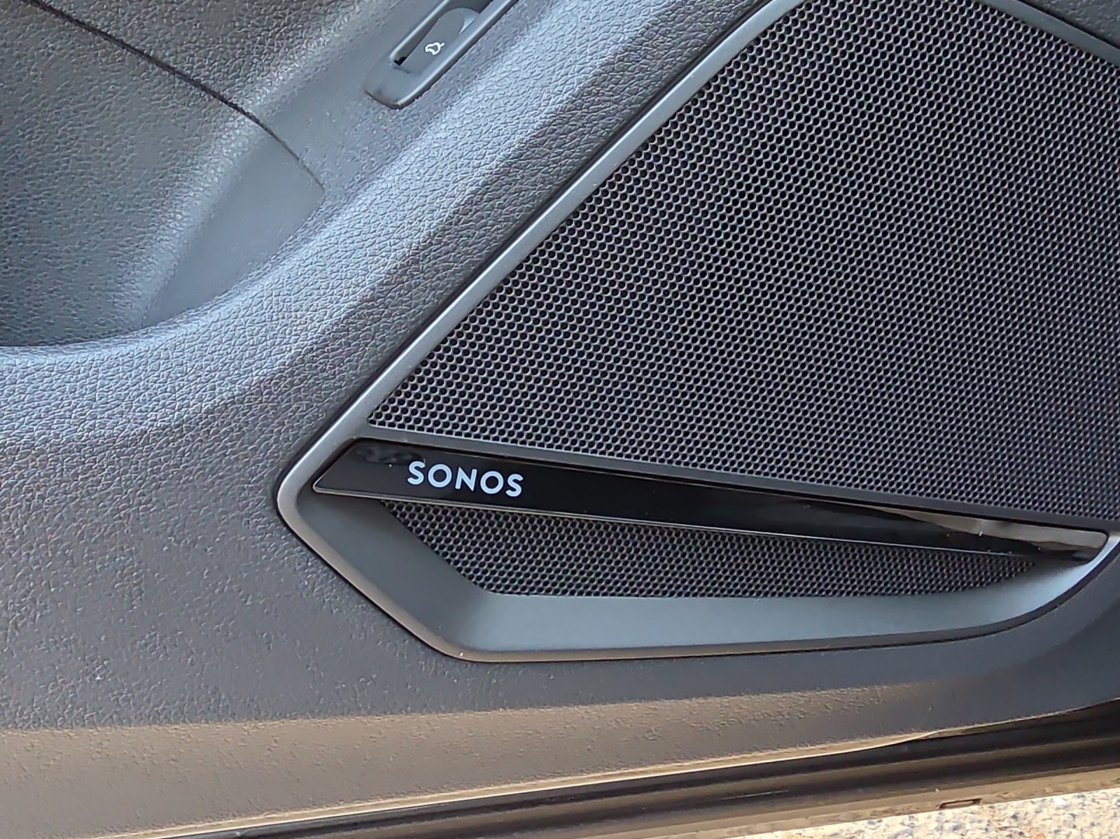 AUDI SQ2 TFSI quattro S-tronic-image-13