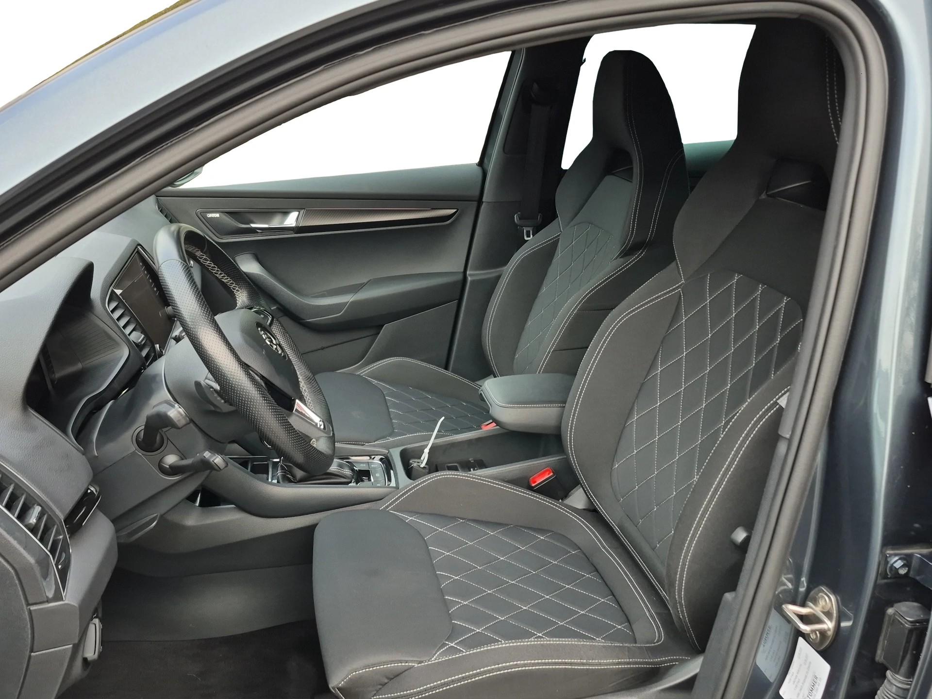 SKODA Karoq 2.0 TDI SCR SportLine 4x4 DSG *AHK*-image-9