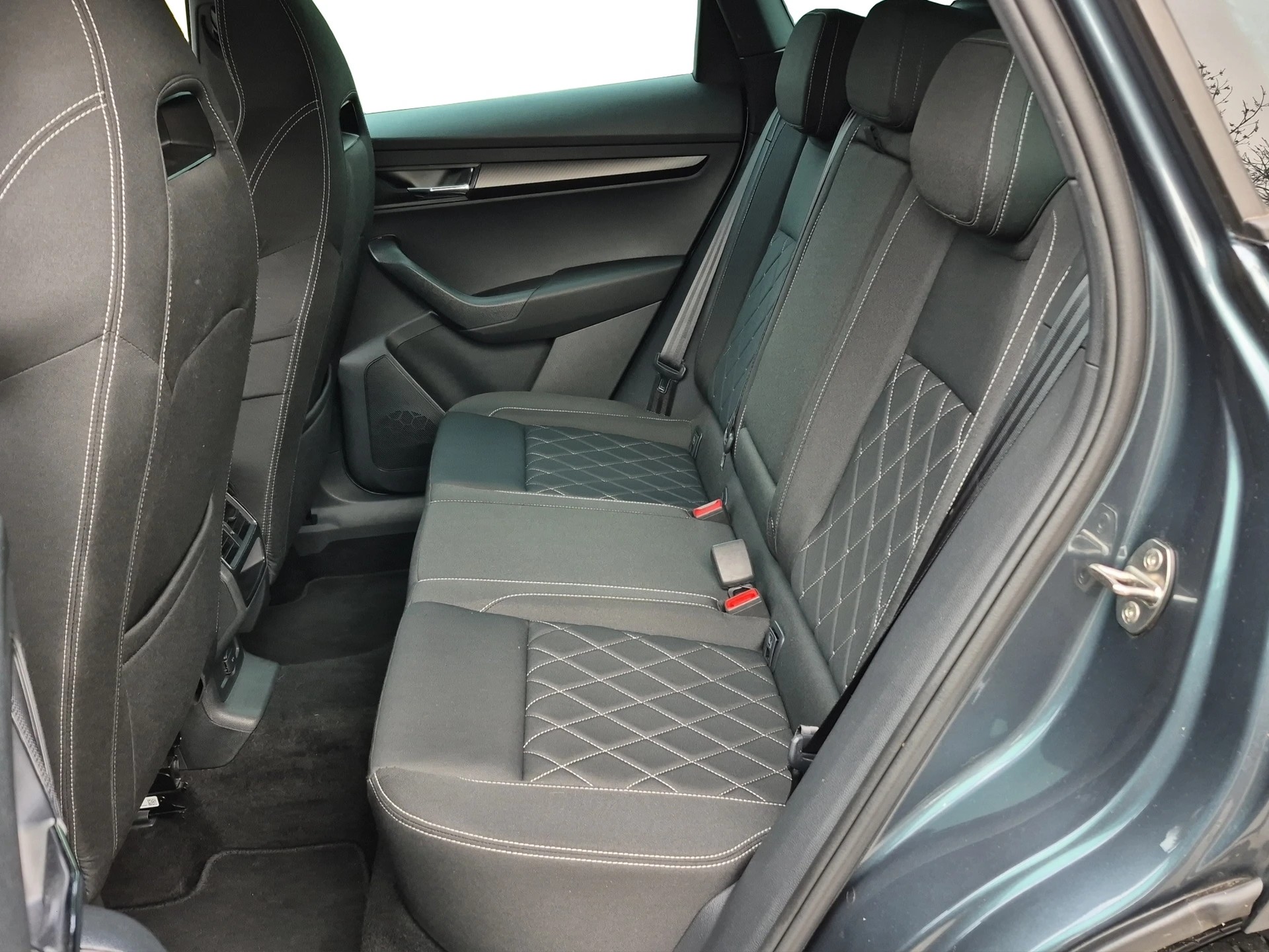 SKODA Karoq 2.0 TDI SCR SportLine 4x4 DSG *AHK*-image-11