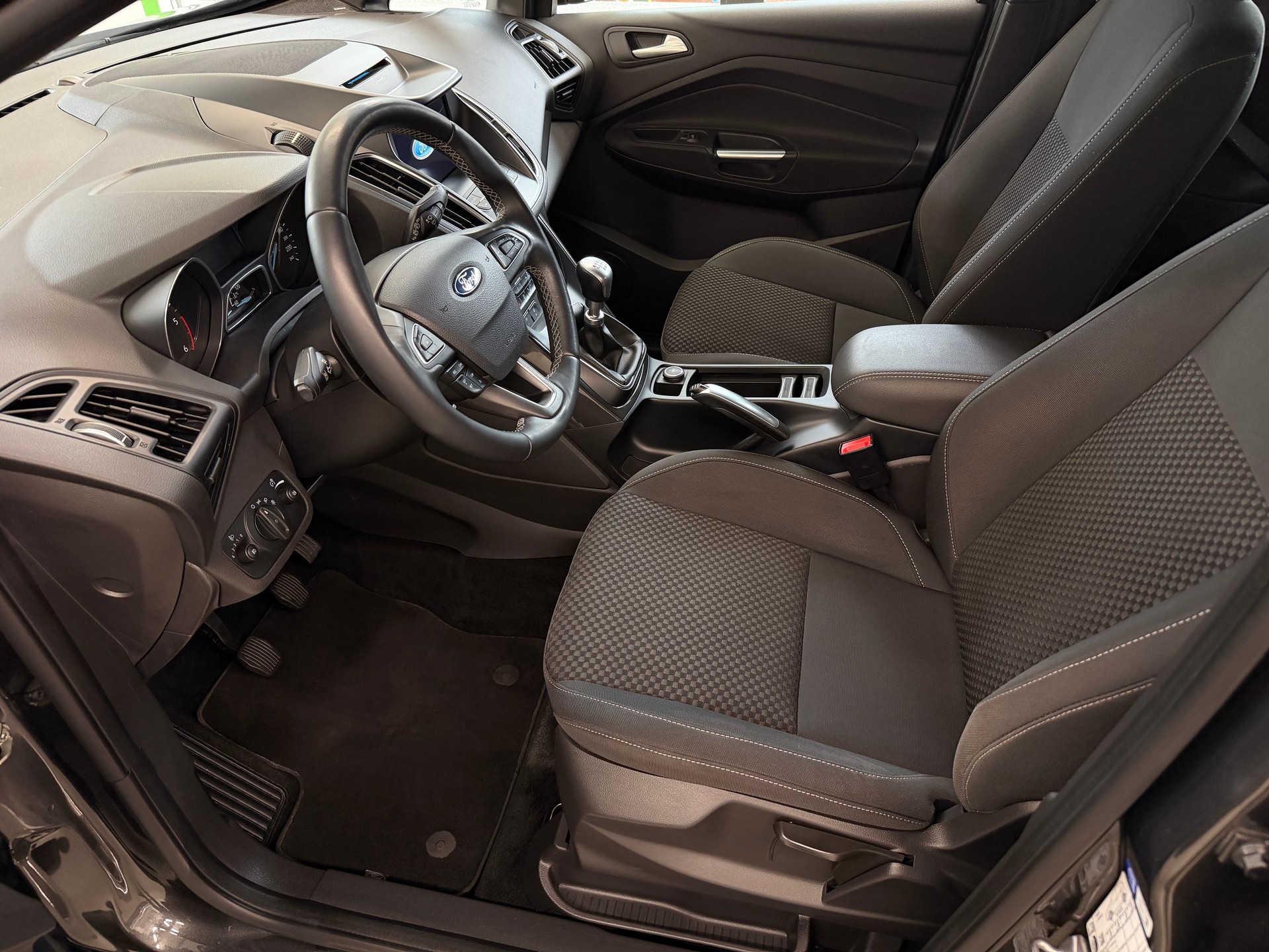 FORD C-Max 2.0 TDCi Trend-image-10