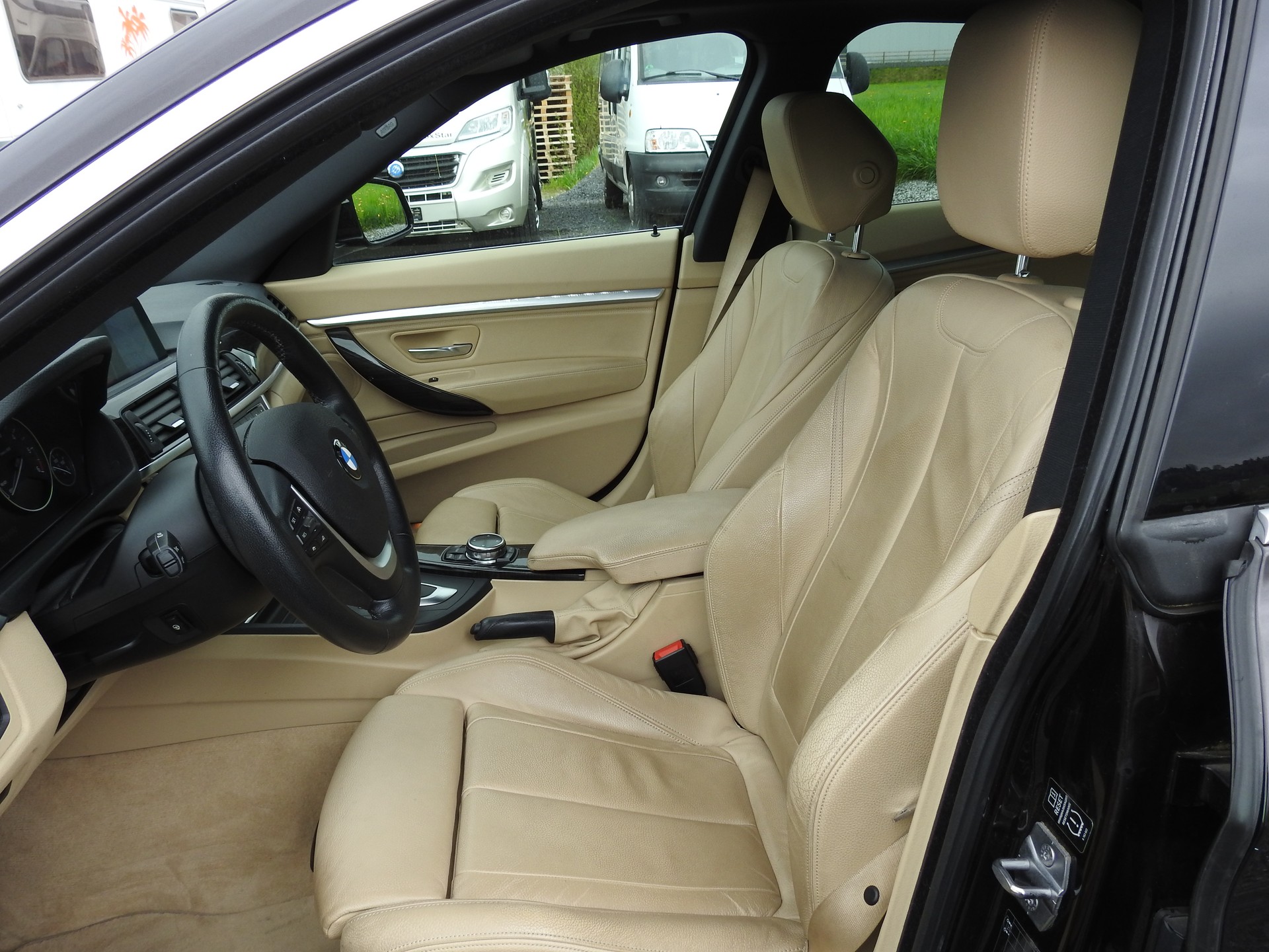 BMW 320d GT xDrive Luxury Line Steptronic-image-12